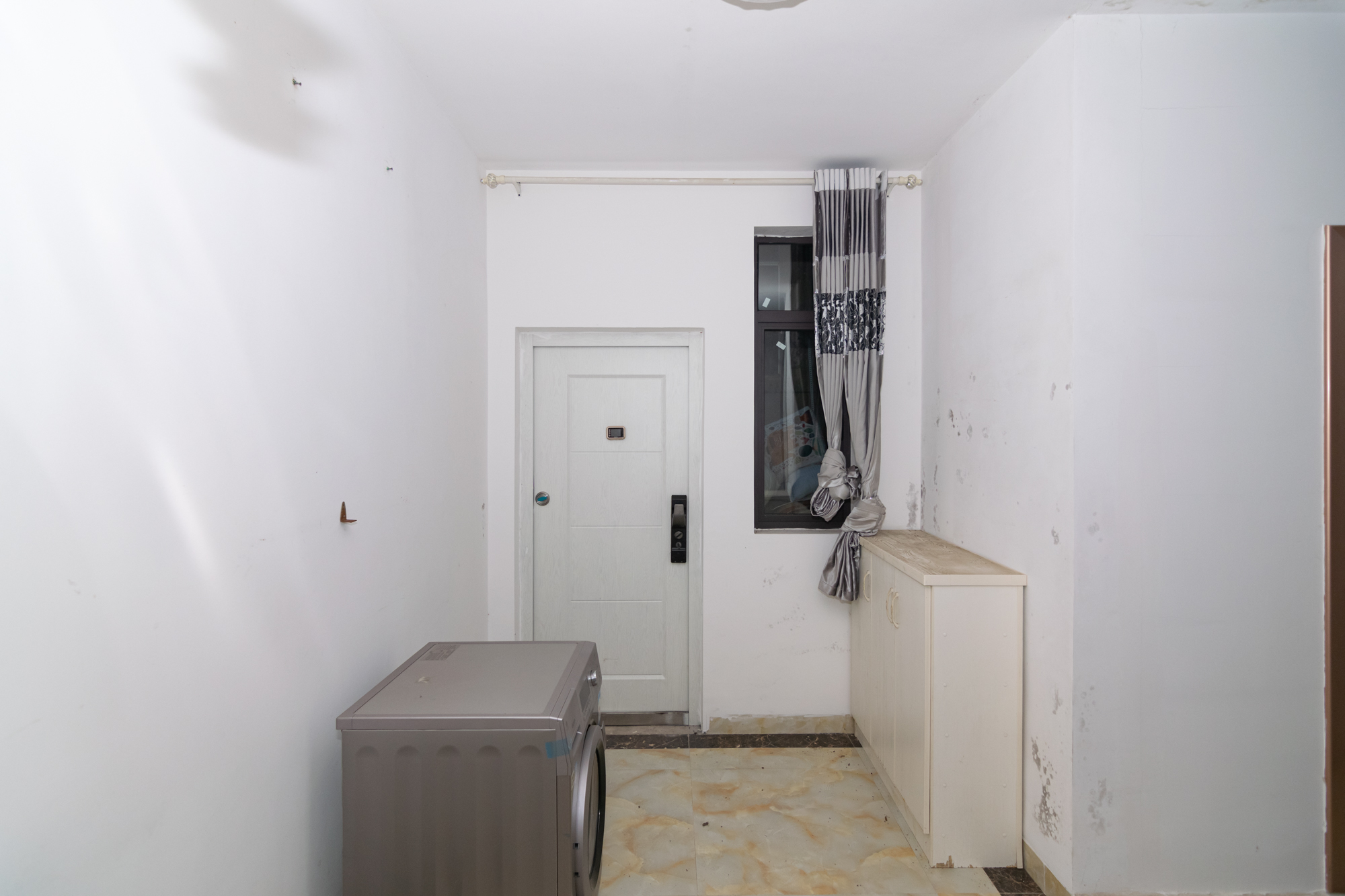 澳海月亮湾 4室2厅2卫 138.0万 澳海月亮湾 4室2厅2卫 138.0万阳台