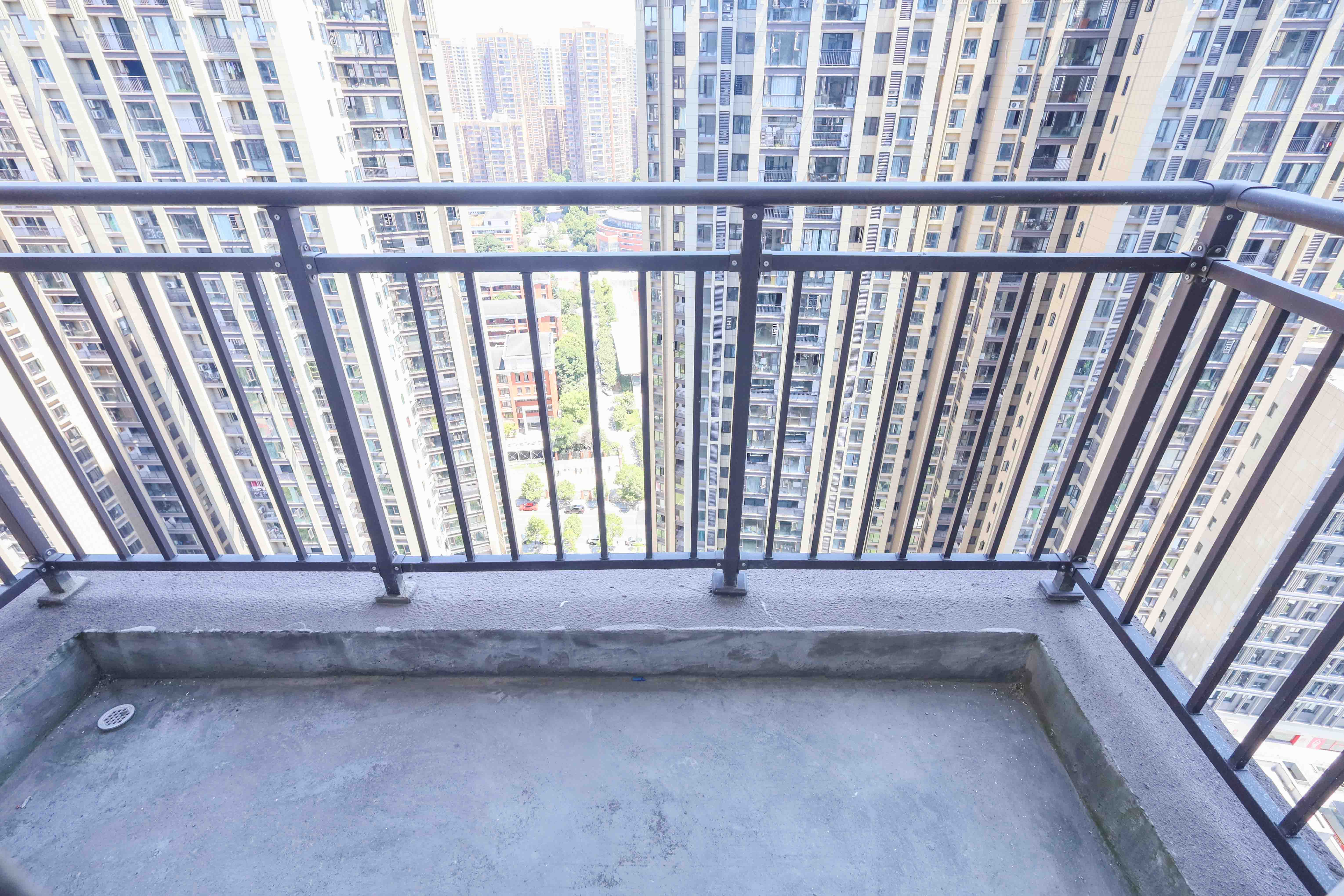 中国铁建梅溪青秀三期  4室2厅2卫   250.00万阳台
