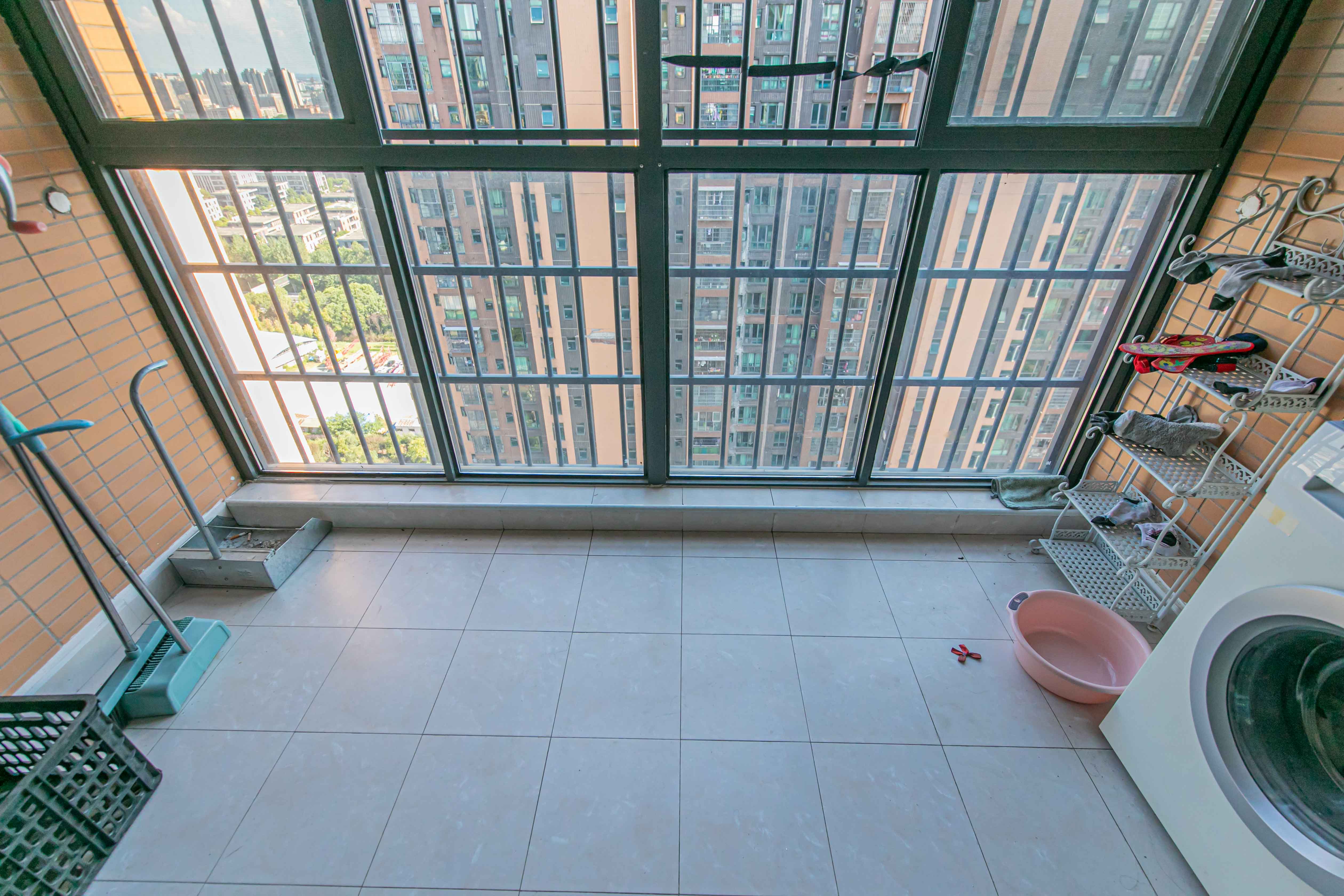 海伦春天  2室2厅1卫    66.0万阳台