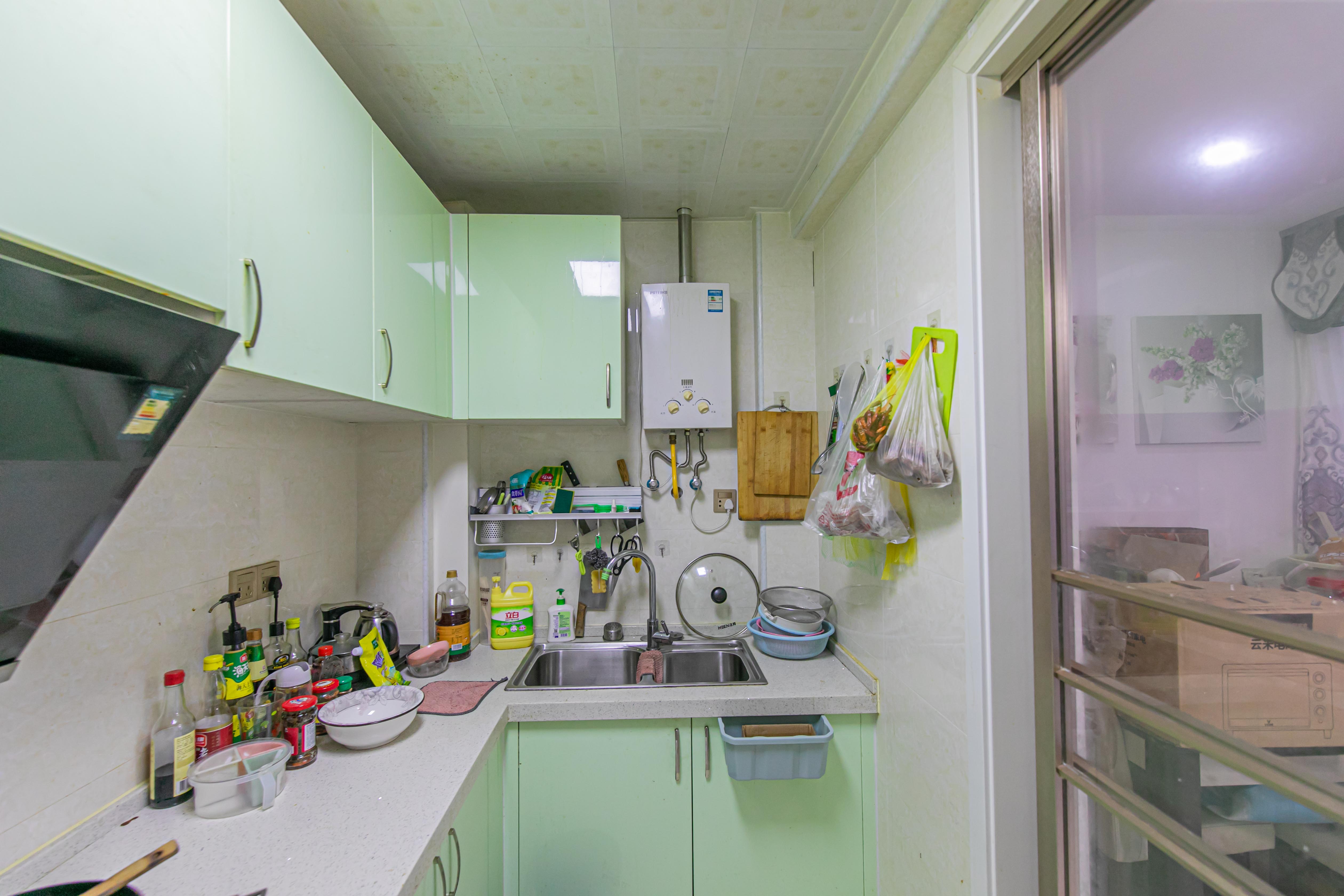 海伦春天  2室2厅1卫    66.0万厨房