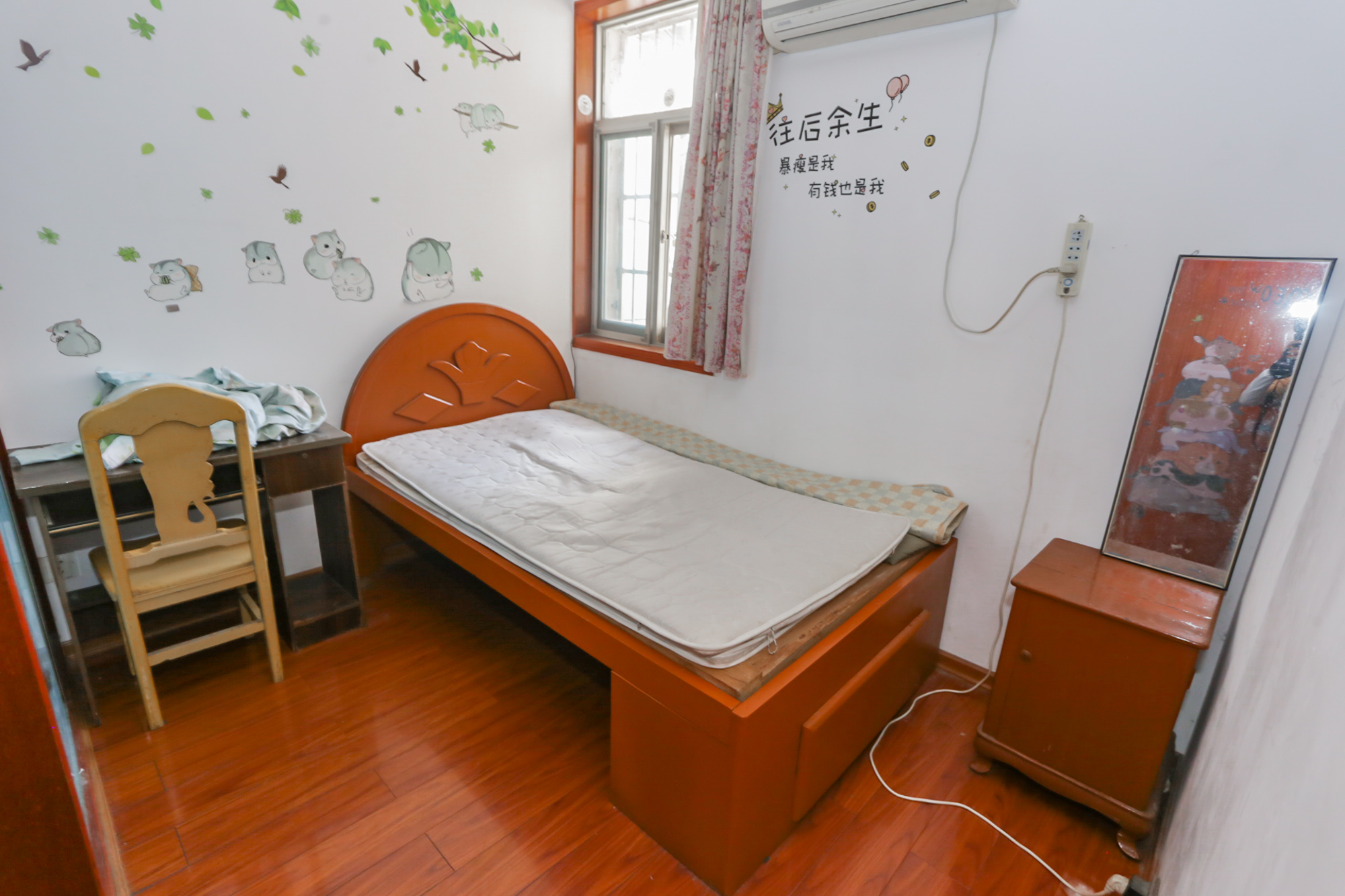 长华小区  3室2厅1卫   63.00万卧室