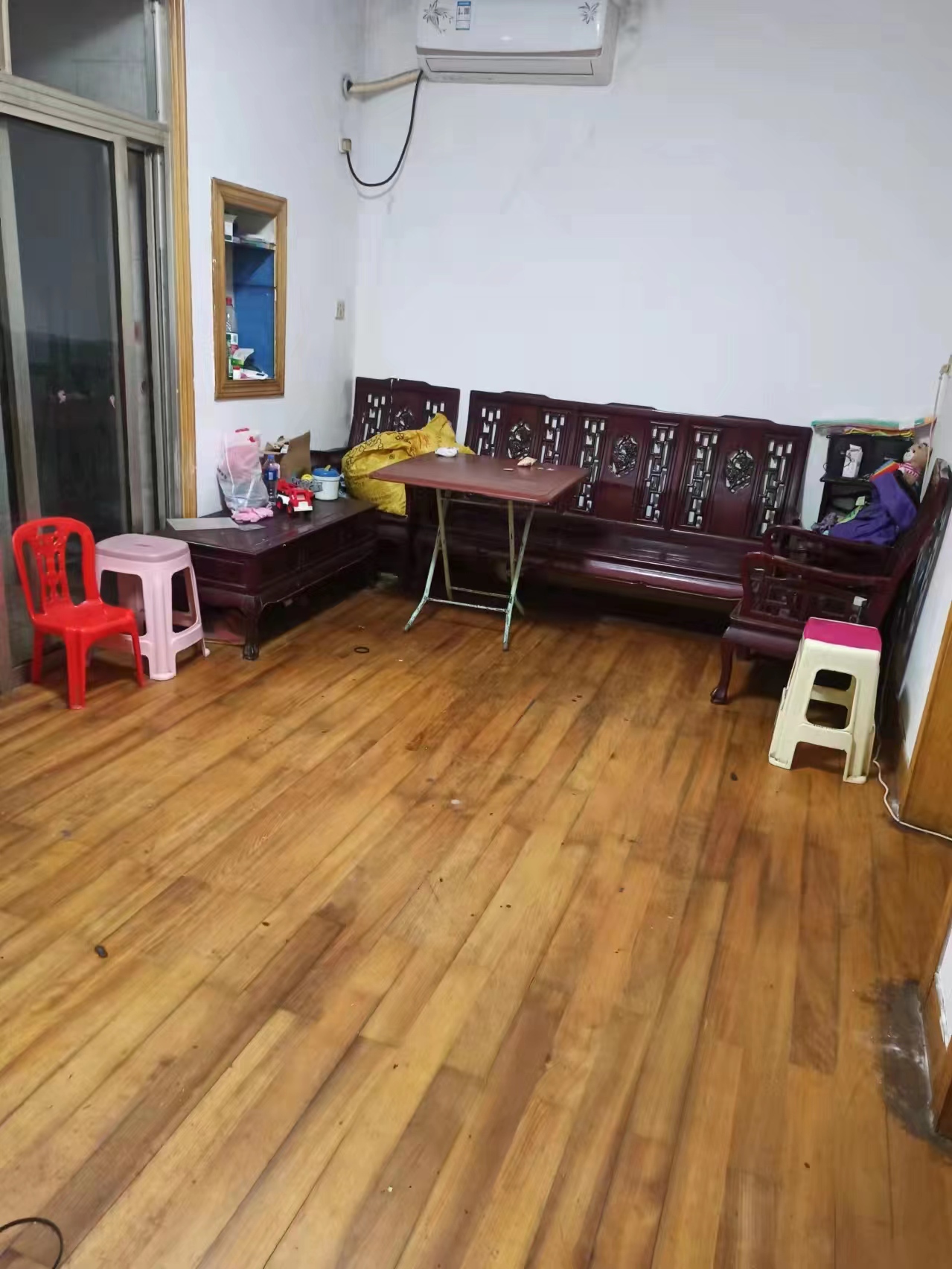 银馨家园(贺家土电厂生活区)  2室1厅1卫    26.8万 银馨家园(贺家土电厂生活区)  2室1厅1卫    26.8万室内图