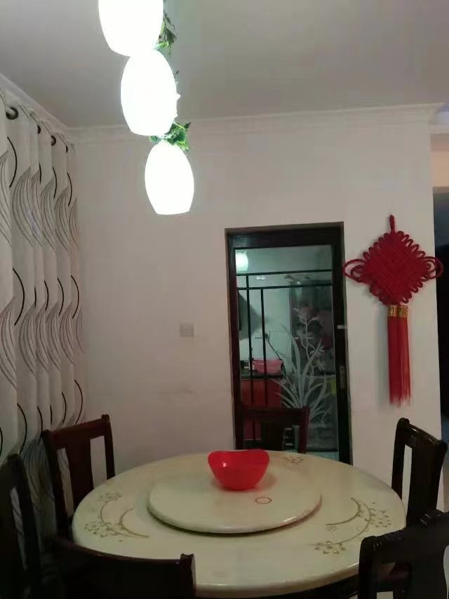 东方豪苑  3室2厅2卫   1900.00元/月室内图