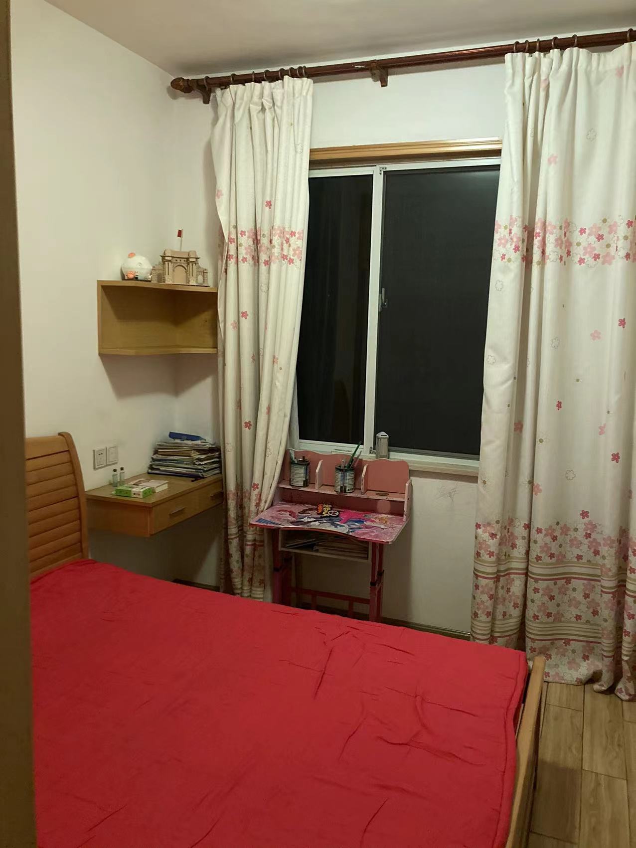 鸿景山庄  2室1厅1卫   50.00万客厅