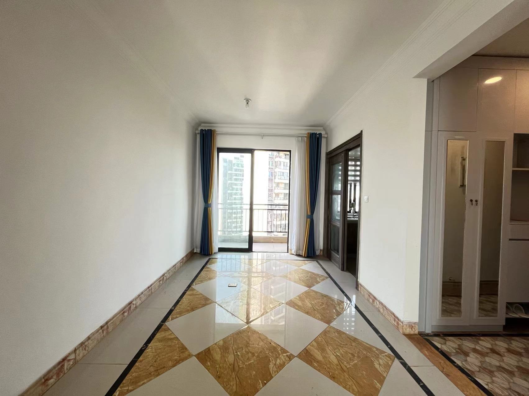 天元区碧桂园 4室2厅2卫 112.8万 天元区碧桂园 4室2厅2卫 112.8万室内图