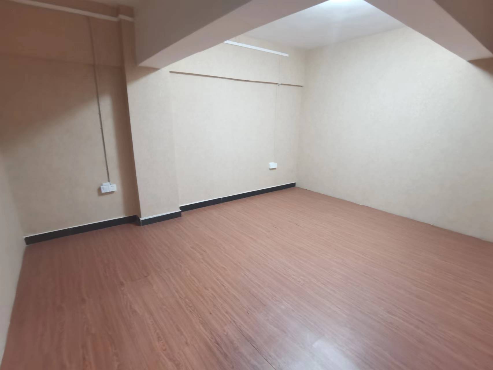 产权大厦  0室0厅0卫   4000.00元/月室内图