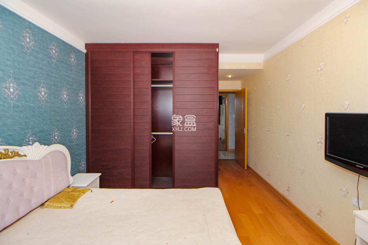 中海国际四期  3室2厅1卫    140.0万卧室