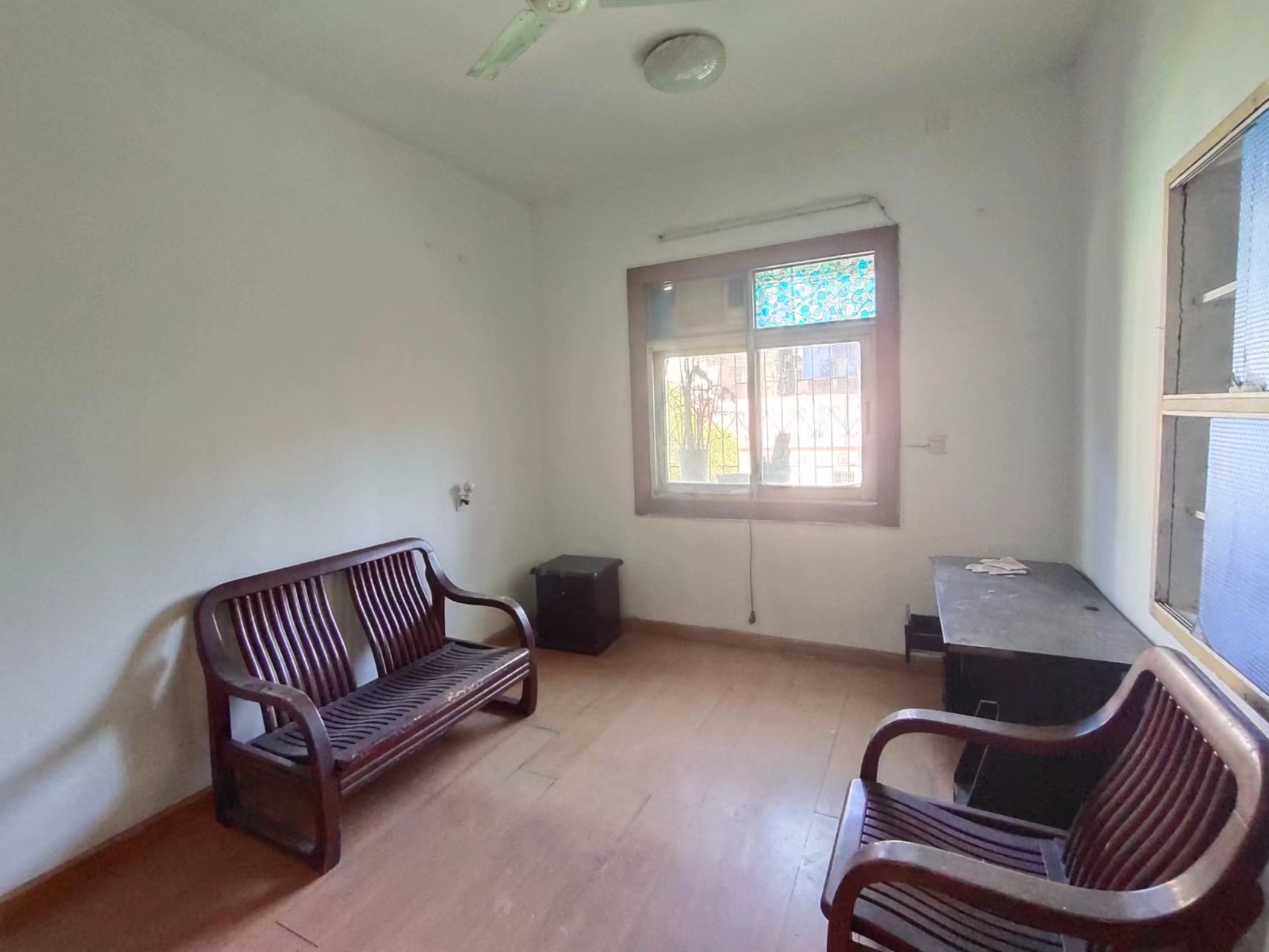 李家冲二村  2室2厅1卫    16.0万 李家冲二村  2室2厅1卫    16.0万室内图