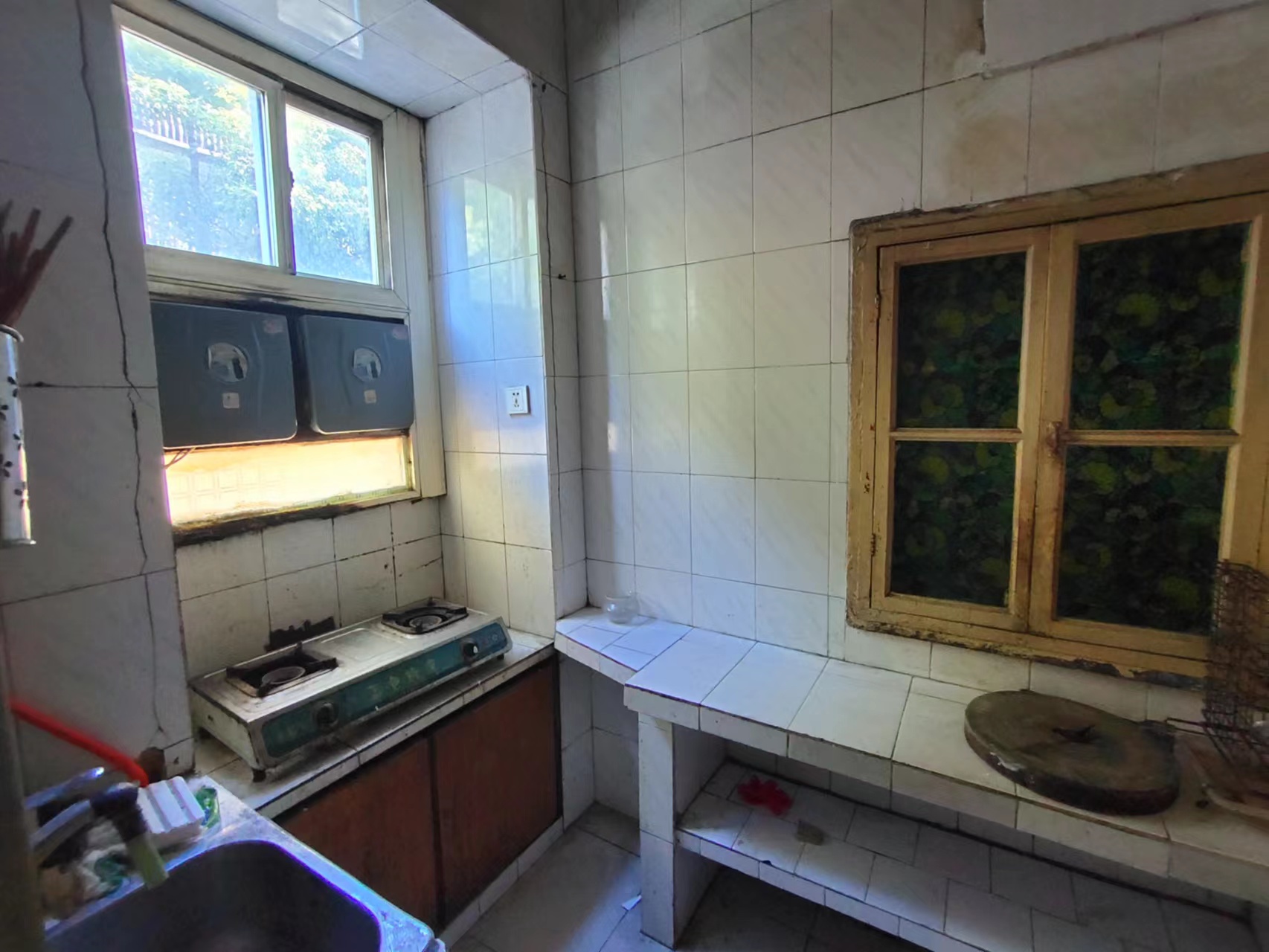 李家冲二村  2室2厅1卫    16.0万 李家冲二村  2室2厅1卫    16.0万室内图