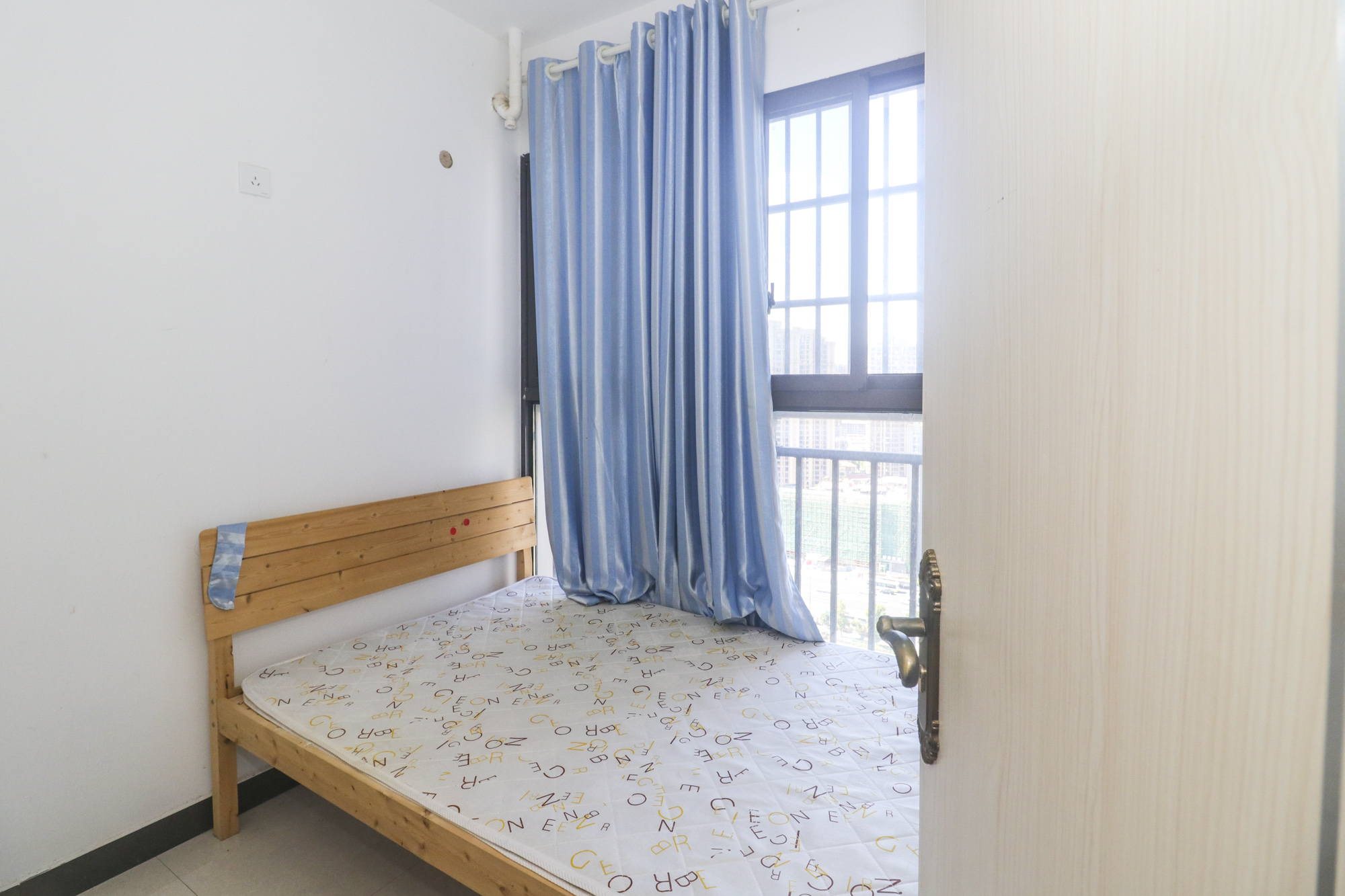 联晟大厦  3室2厅1卫   135.00万卧室
