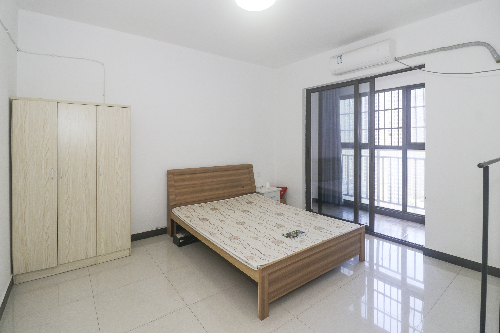 联晟大厦  3室2厅1卫   135.00万卧室