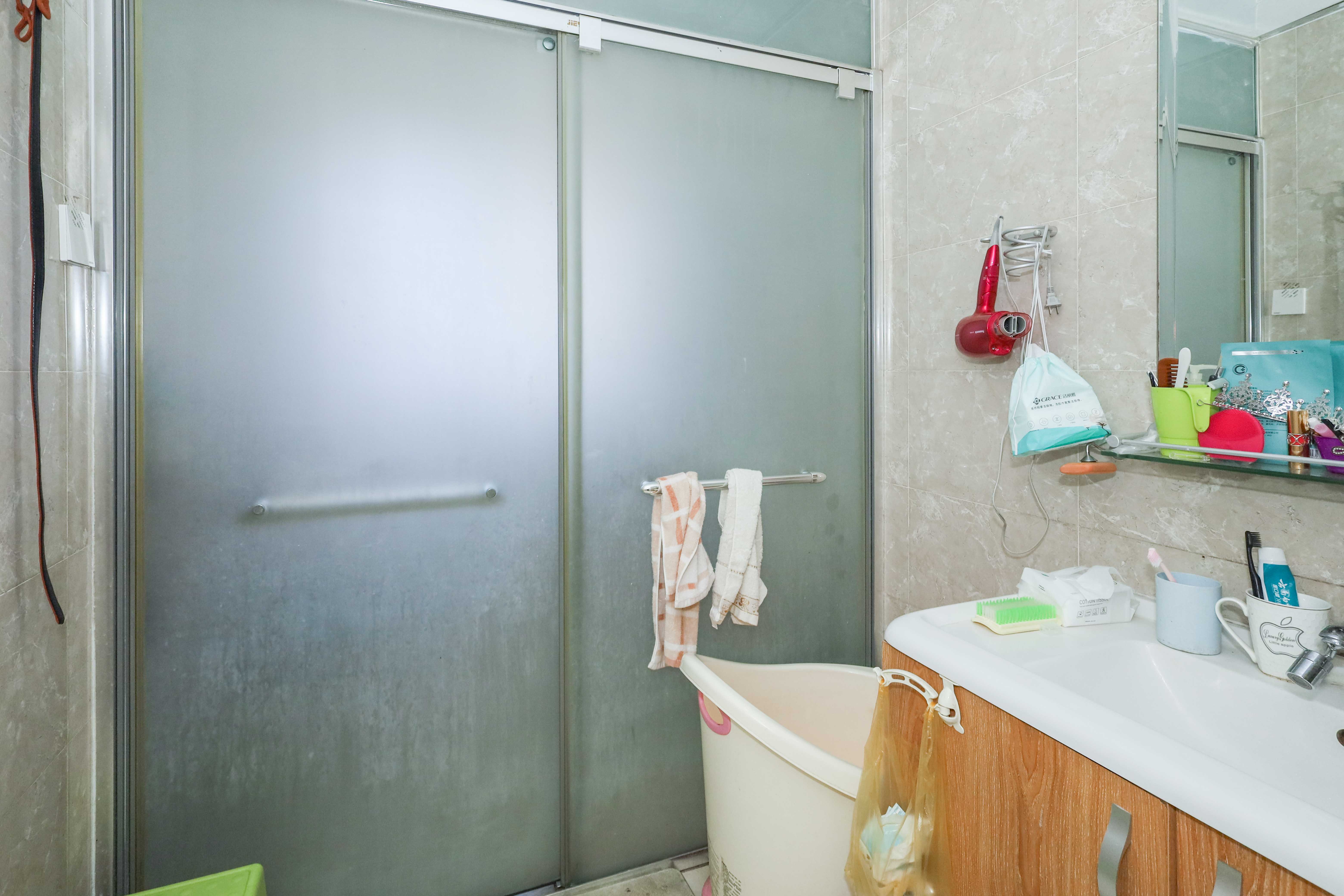 山水英伦  3室2厅1卫   83.00万卫生间