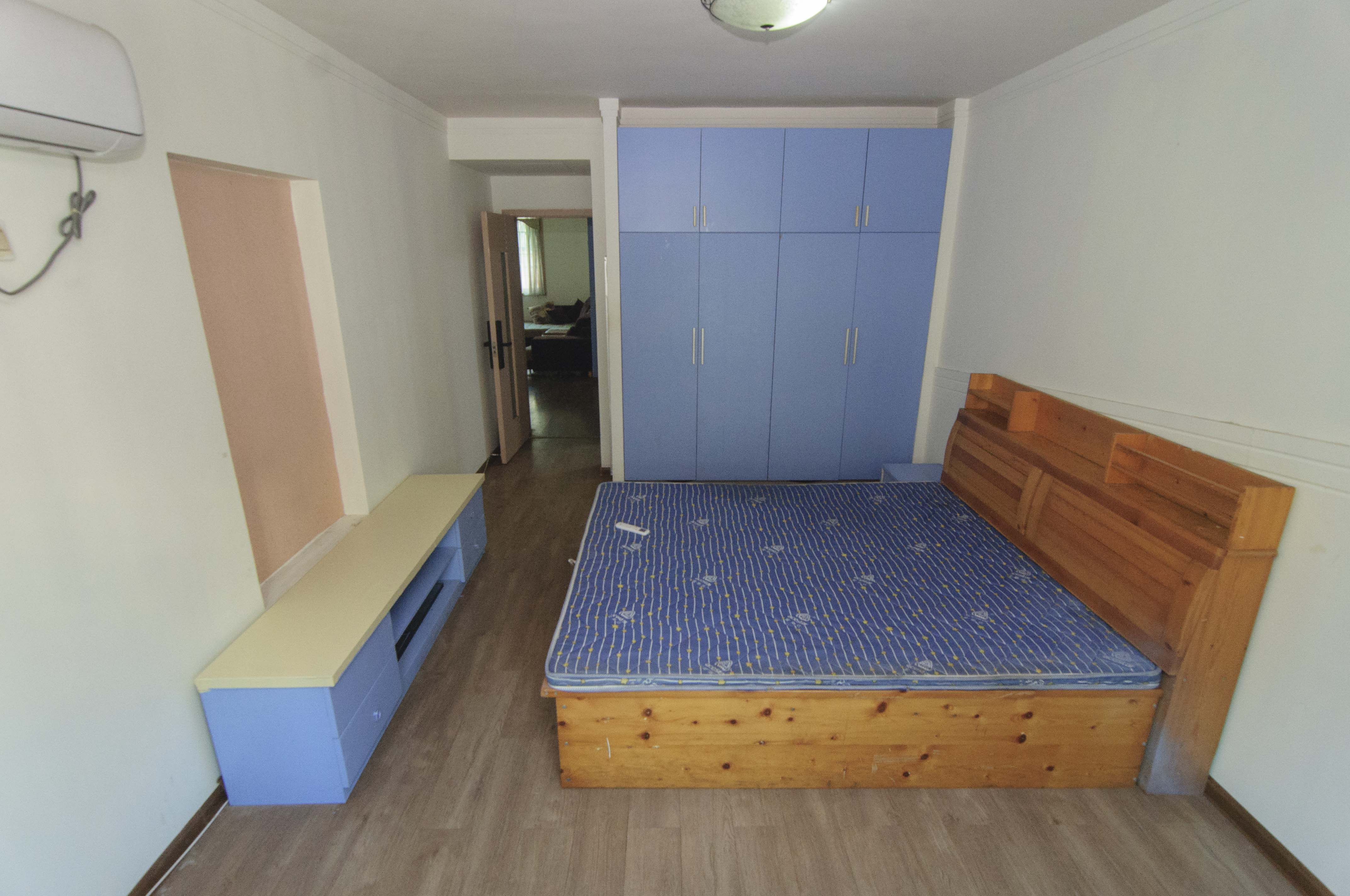 南建公寓  3室2厅2卫   91.40万卧室