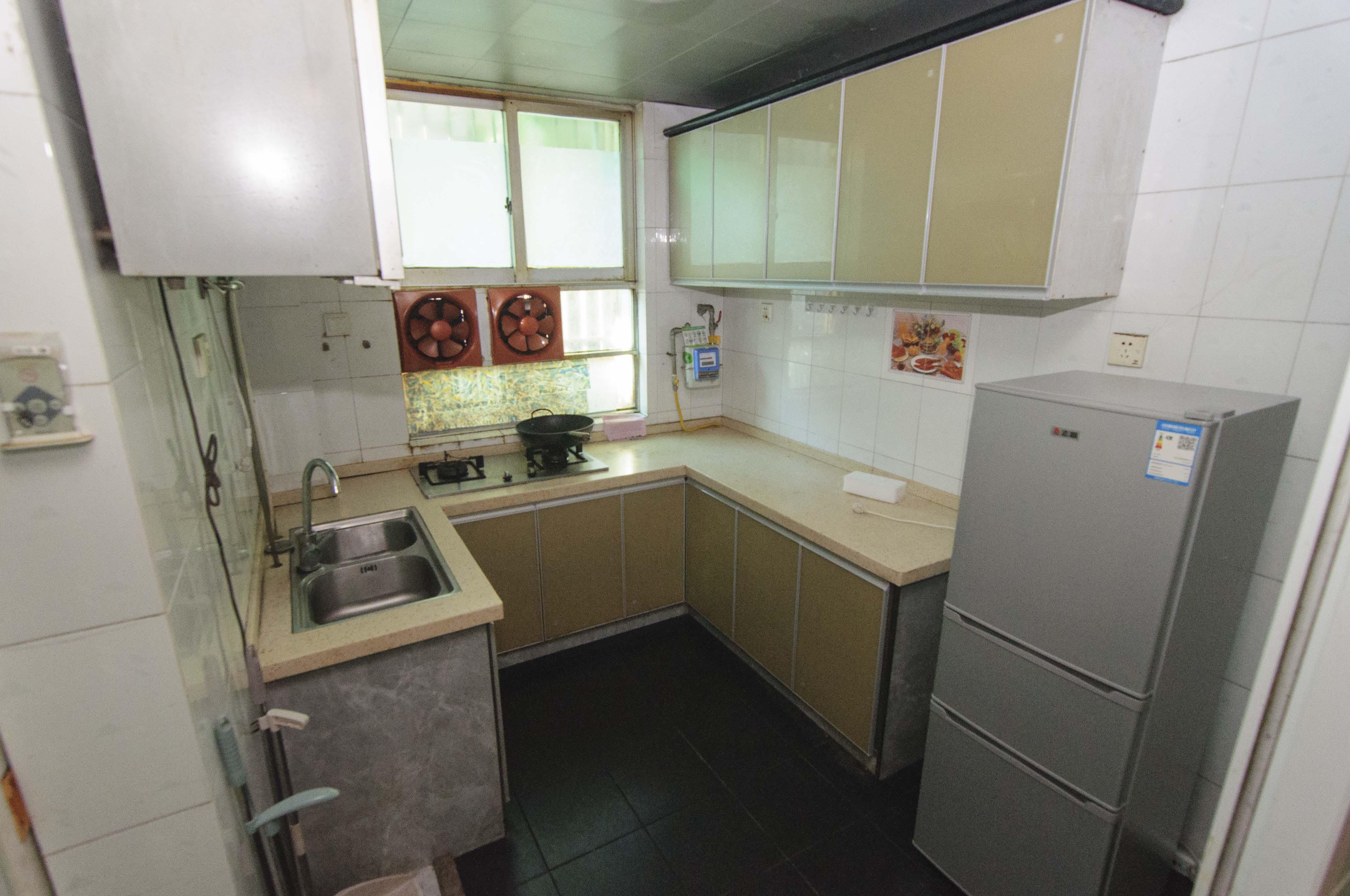 南建公寓  3室2厅2卫   91.40万厨房