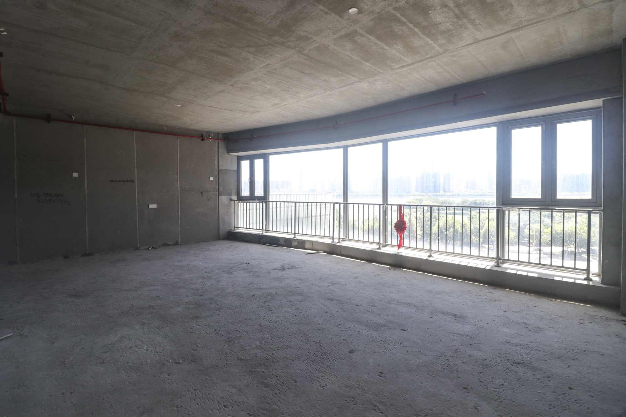 保利天禧C区  4室2厅2卫   438.00万客厅