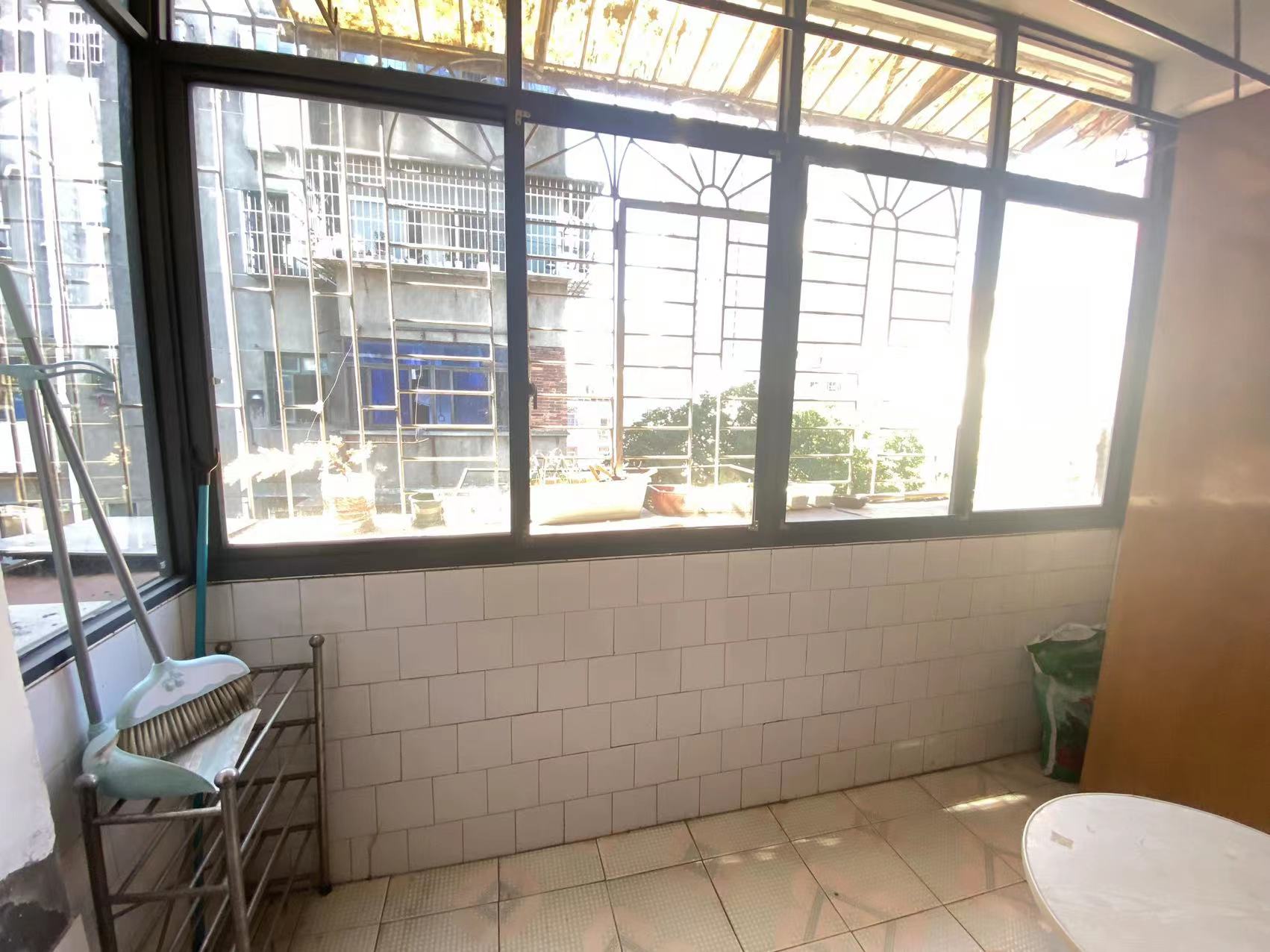 人民中路 2室1厅1卫 25.0万 人民中路 2室1厅1卫 25.0万室内图