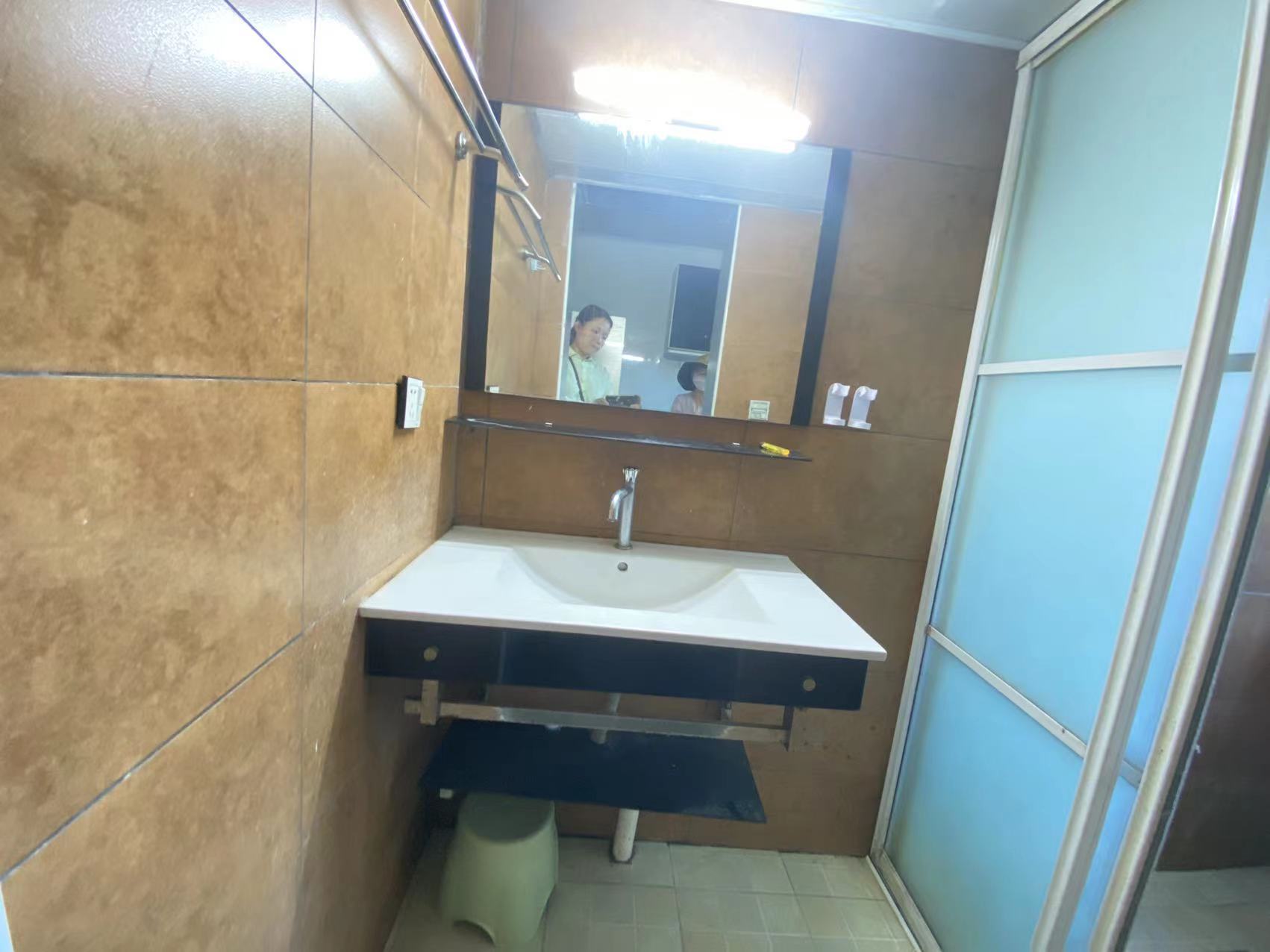 人民中路 2室1厅1卫 25.0万 人民中路 2室1厅1卫 25.0万室内图