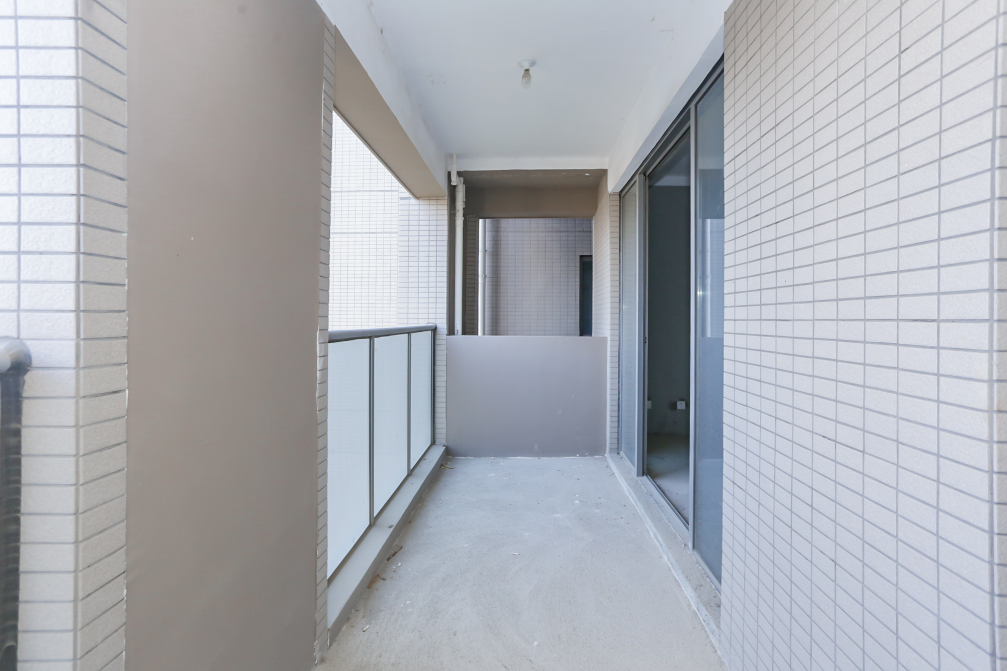 八方小区C区  4室2厅2卫   550.00万阳台