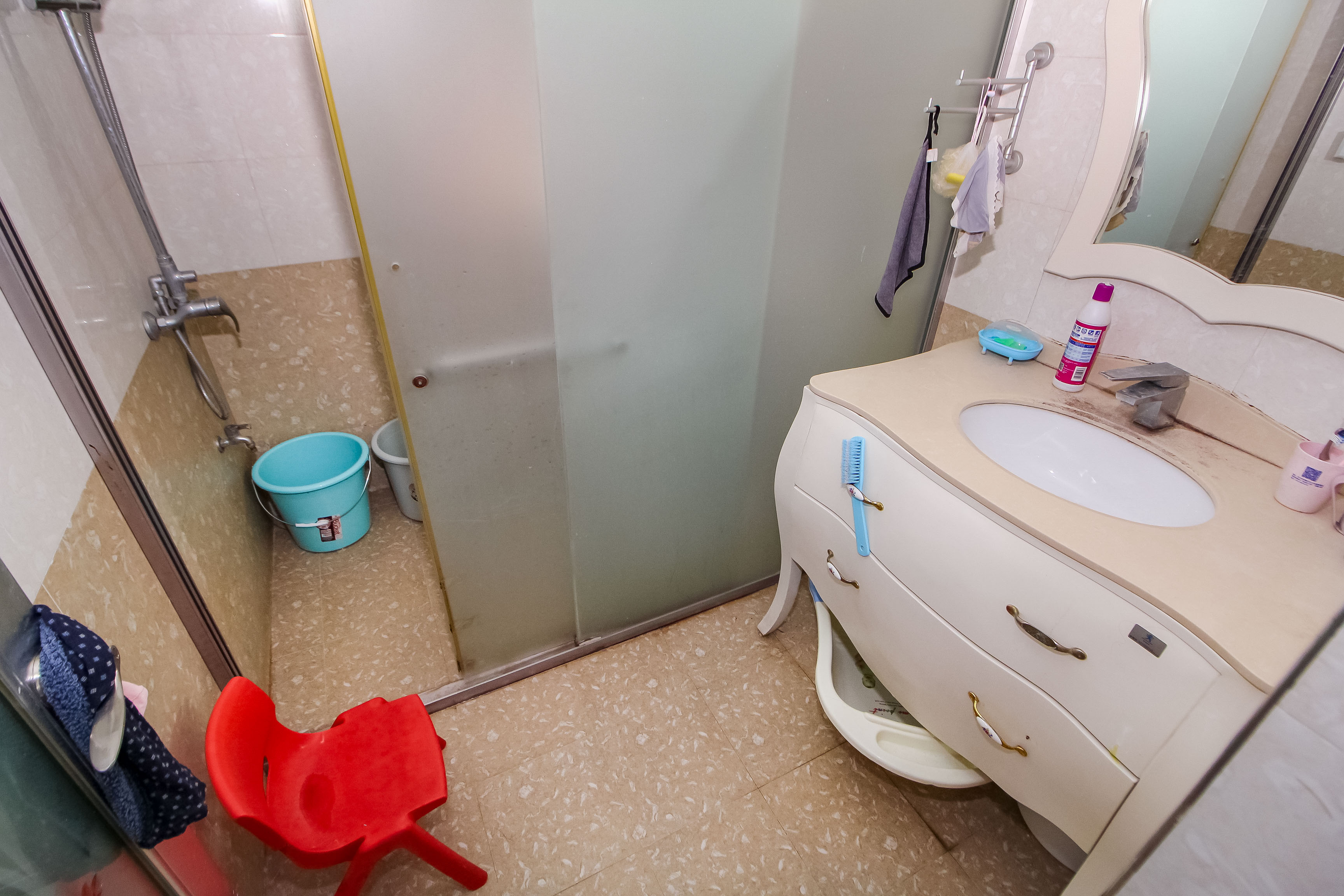 枫华府第  4室2厅2卫   100.00万卫生间