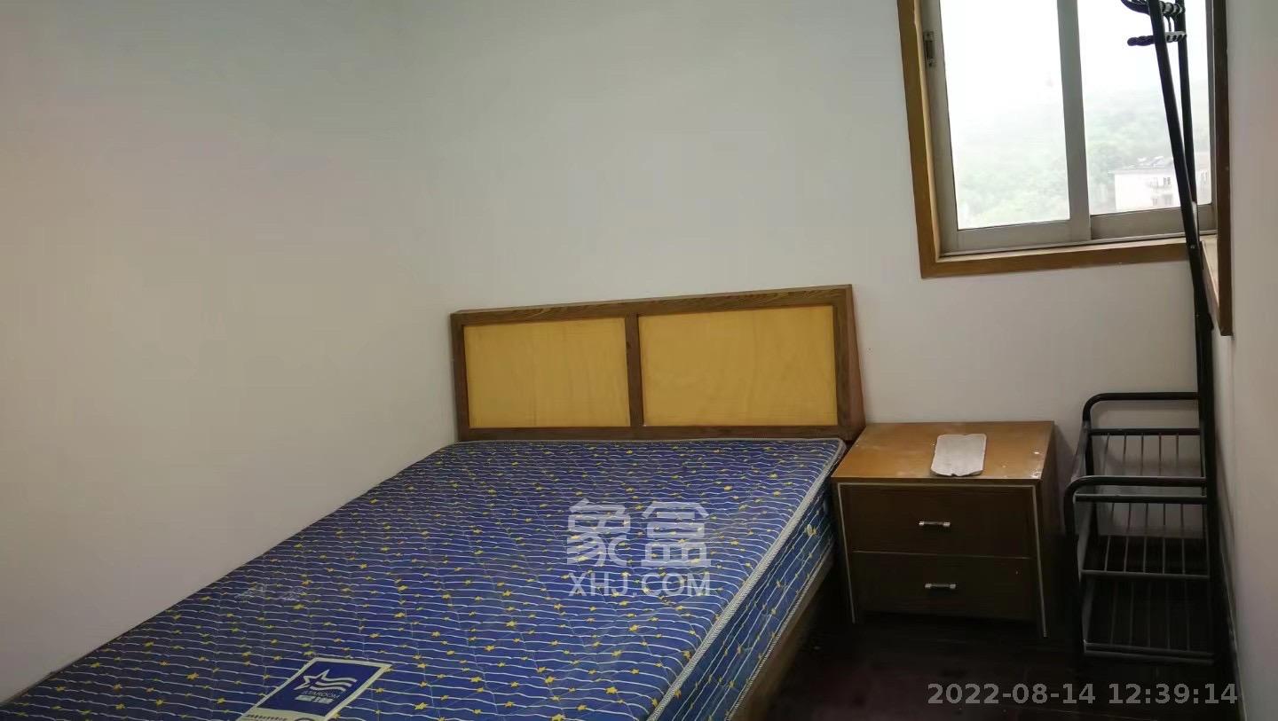 南园小区  4室1厅2卫   3500.00元/月室内图