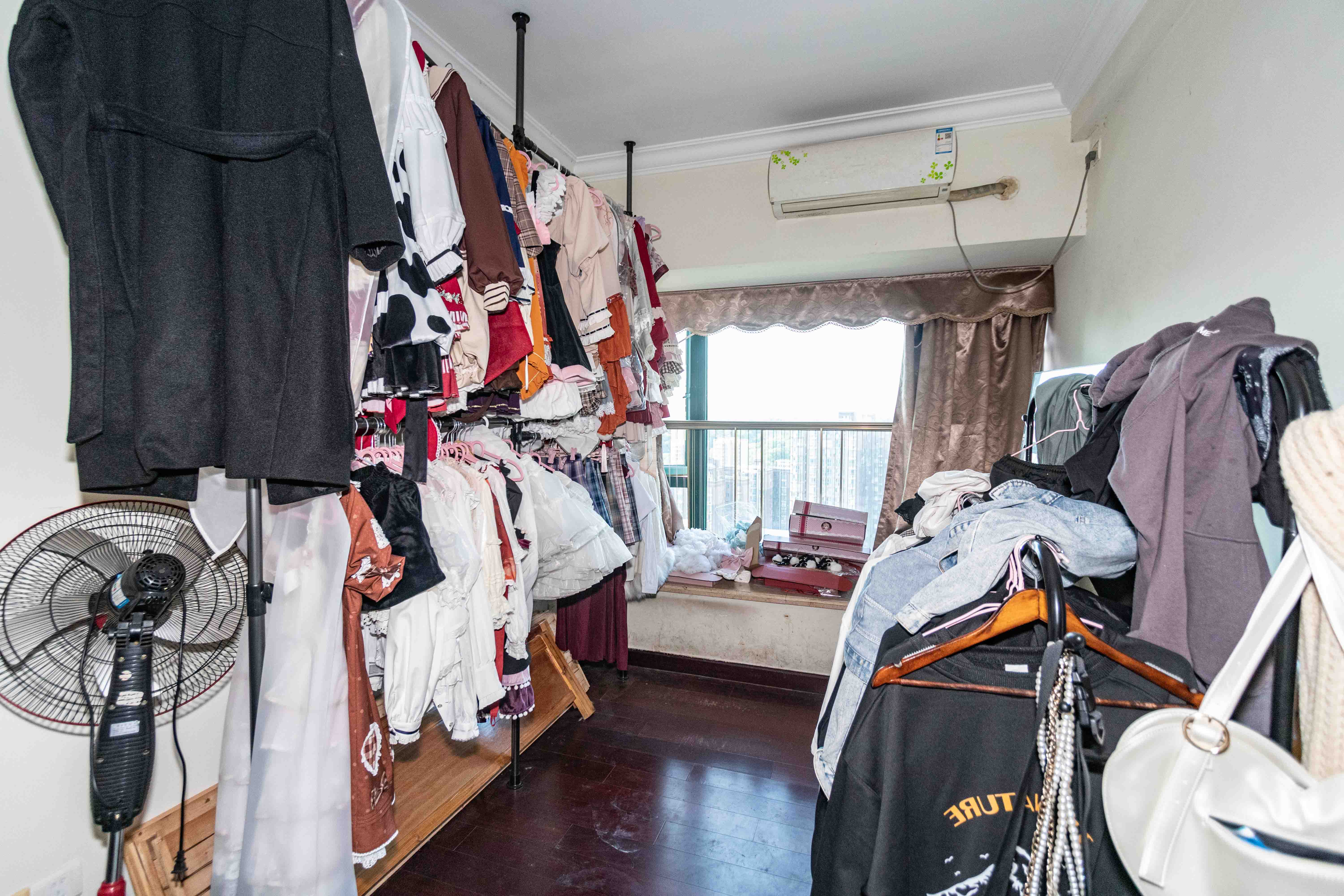 恒大城  3室2厅1卫    102.0万卧室