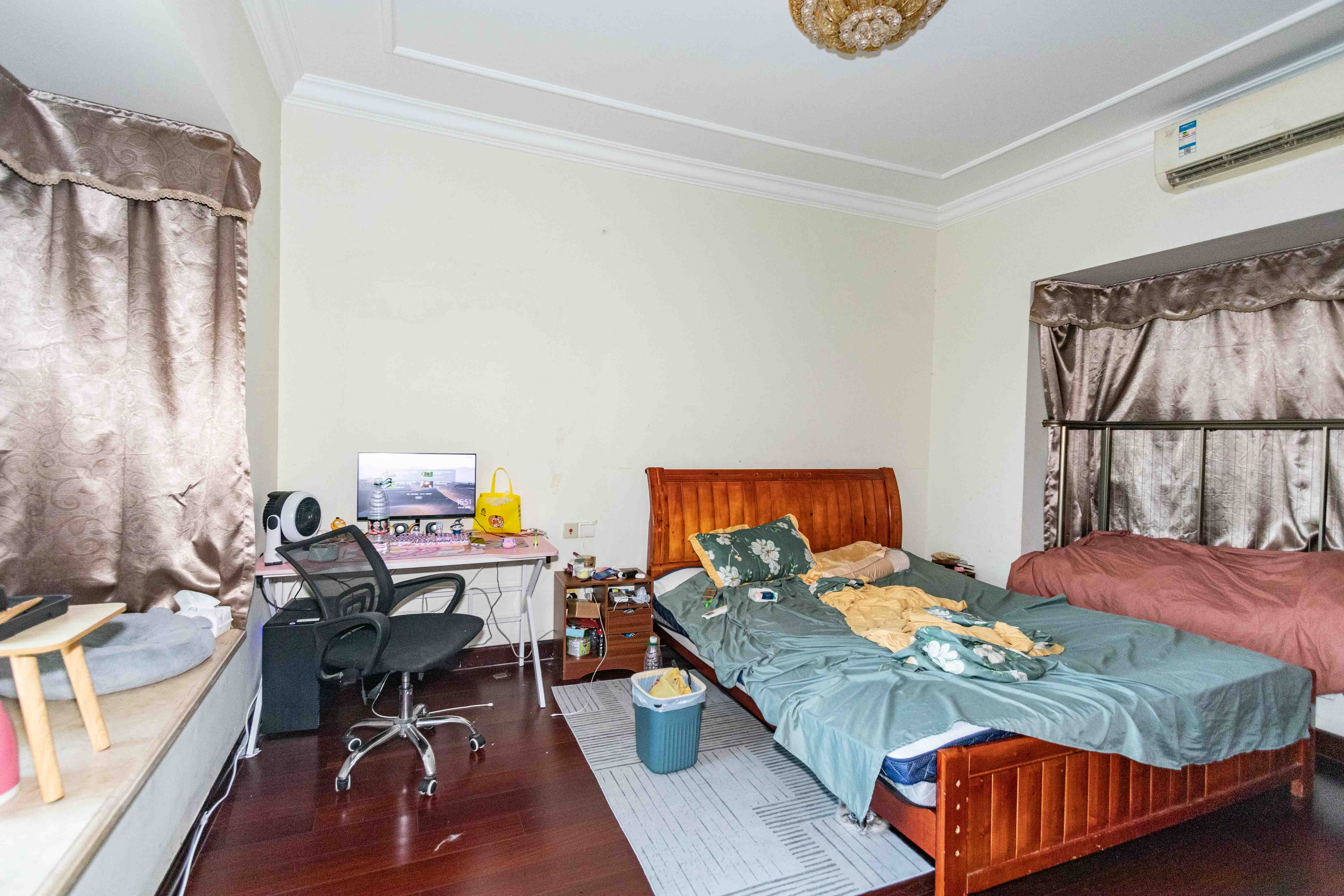 恒大城  3室2厅1卫    102.0万卧室