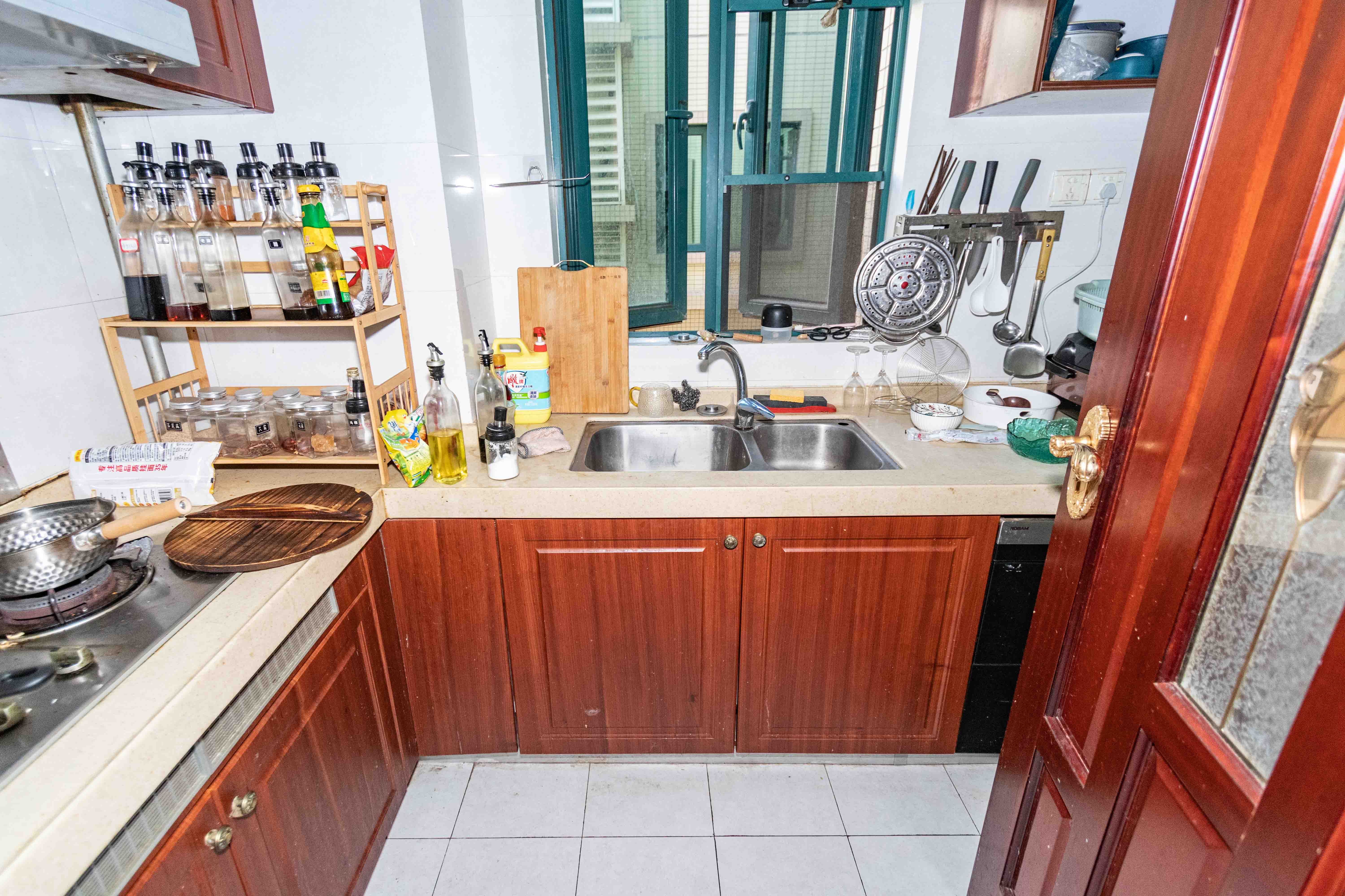 恒大城  3室2厅1卫    102.0万厨房