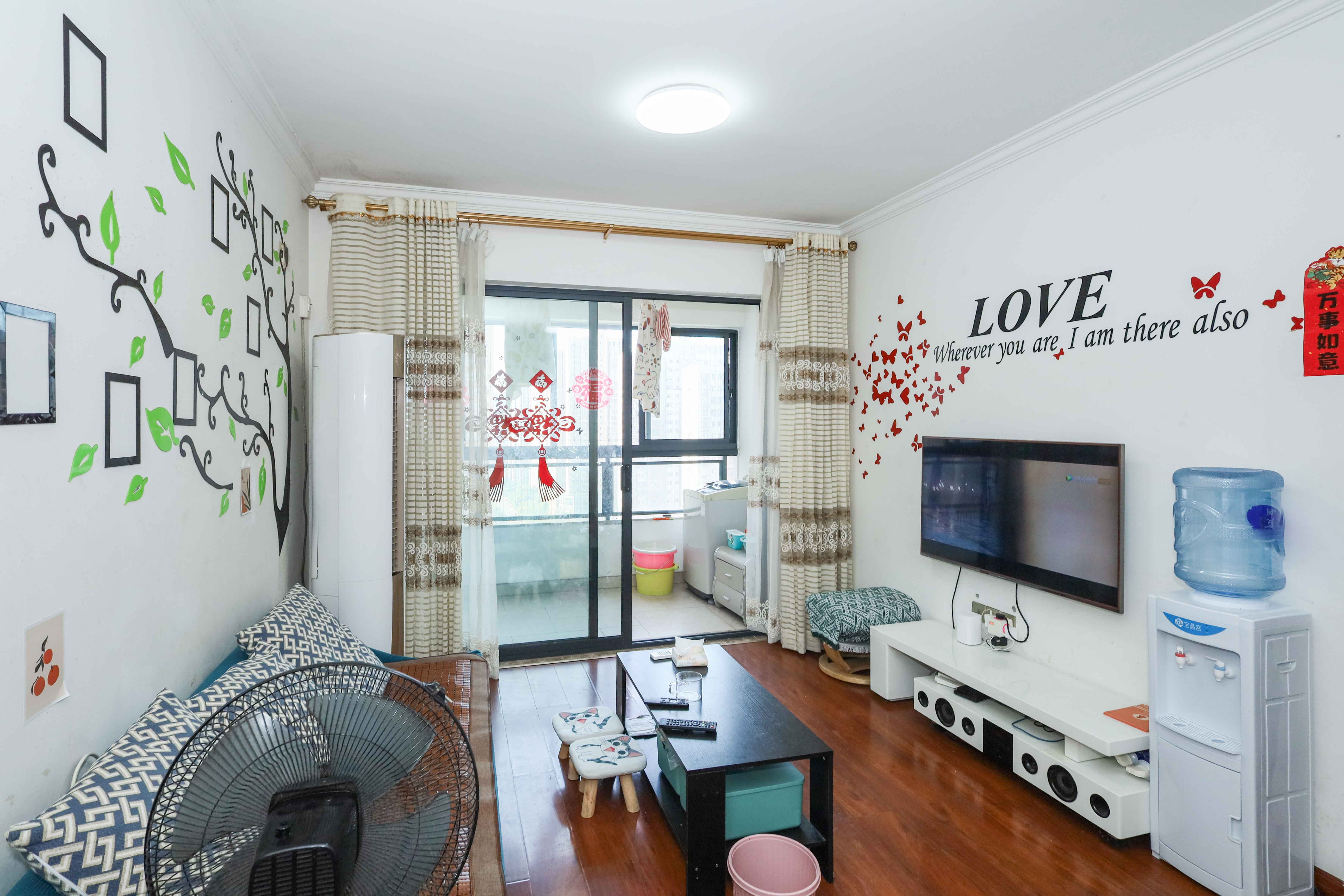 好莱城(弘德西街) 2室2厅1卫 78.5万 好莱城(弘德西街) 2室2厅1卫 78.5万客厅