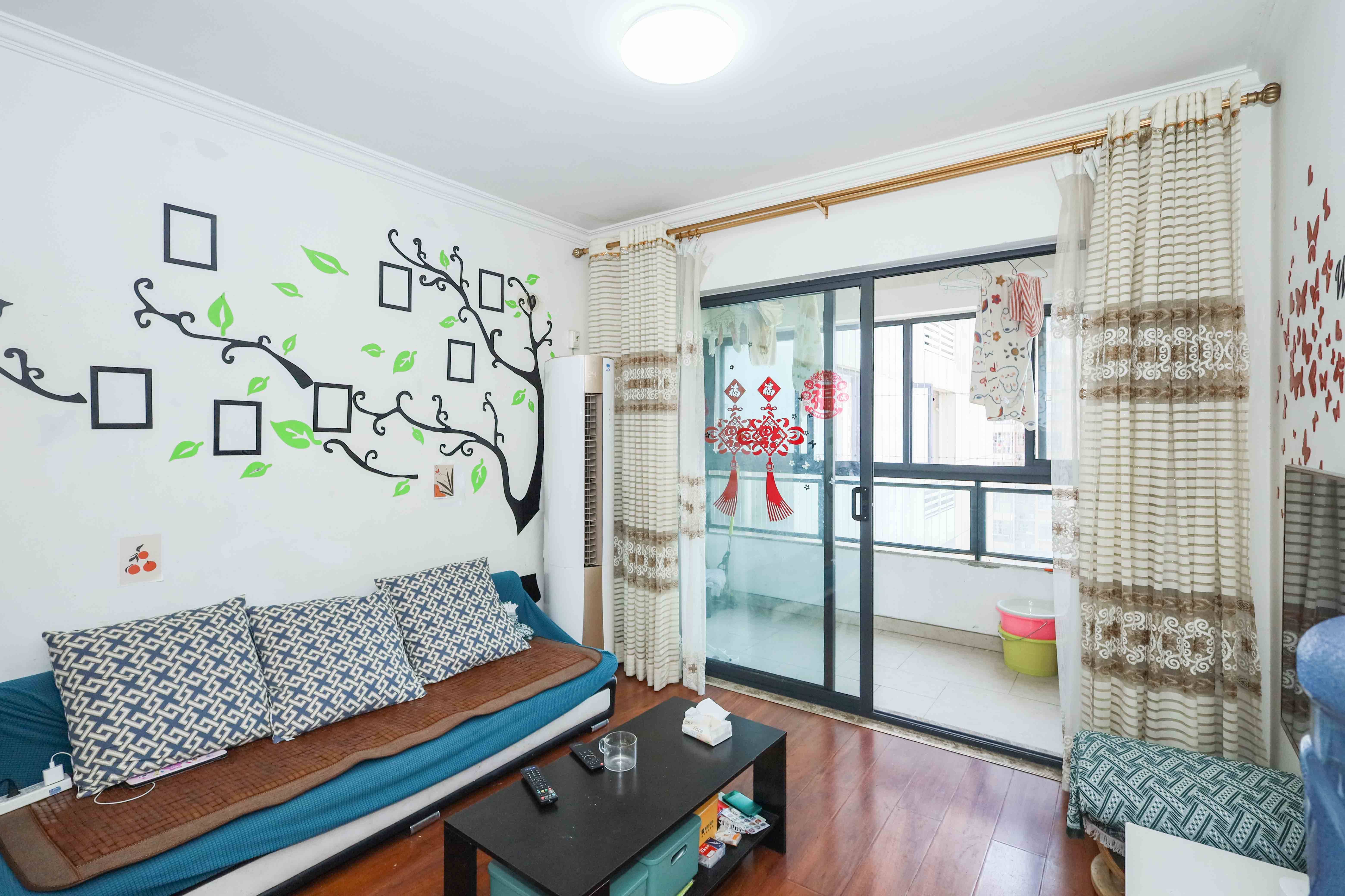 好莱城(弘德西街) 2室2厅1卫 78.5万 好莱城(弘德西街) 2室2厅1卫 78.5万客厅