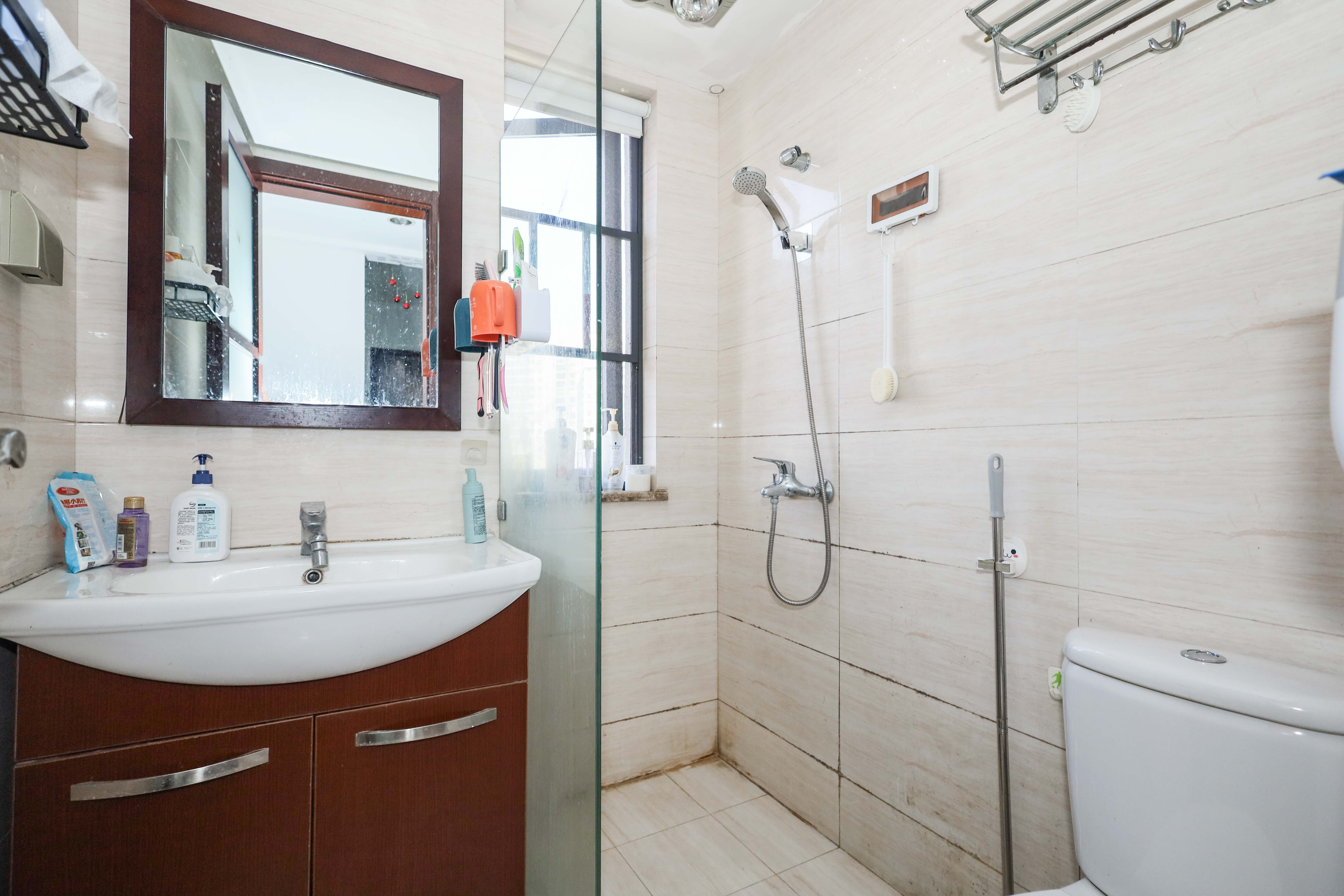 好莱城(弘德西街) 2室2厅1卫 78.5万 好莱城(弘德西街) 2室2厅1卫 78.5万卫生间