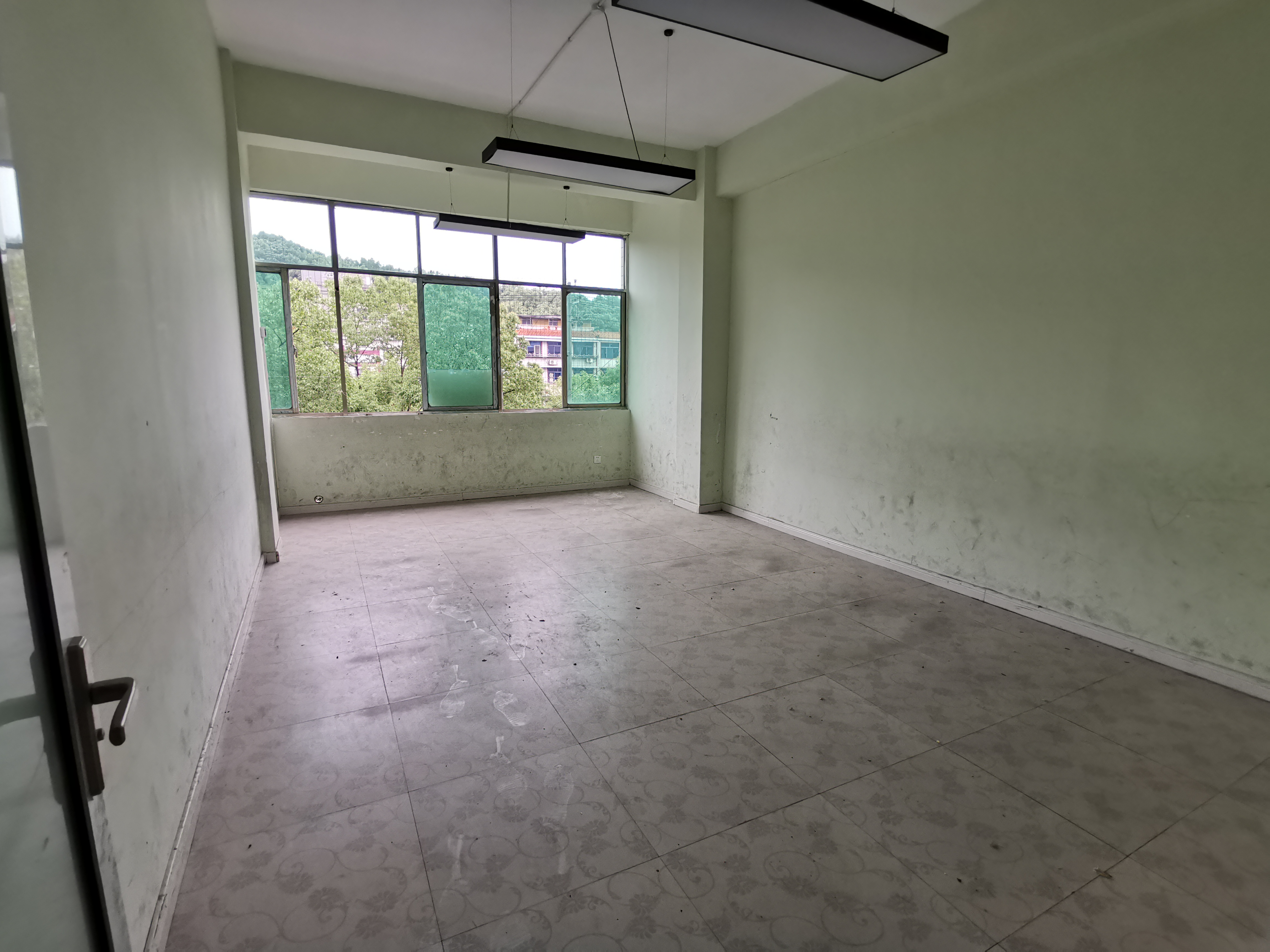 燎原新村 12室12厅12卫 800.0万 燎原新村 12室12厅12卫 800.0万室内图