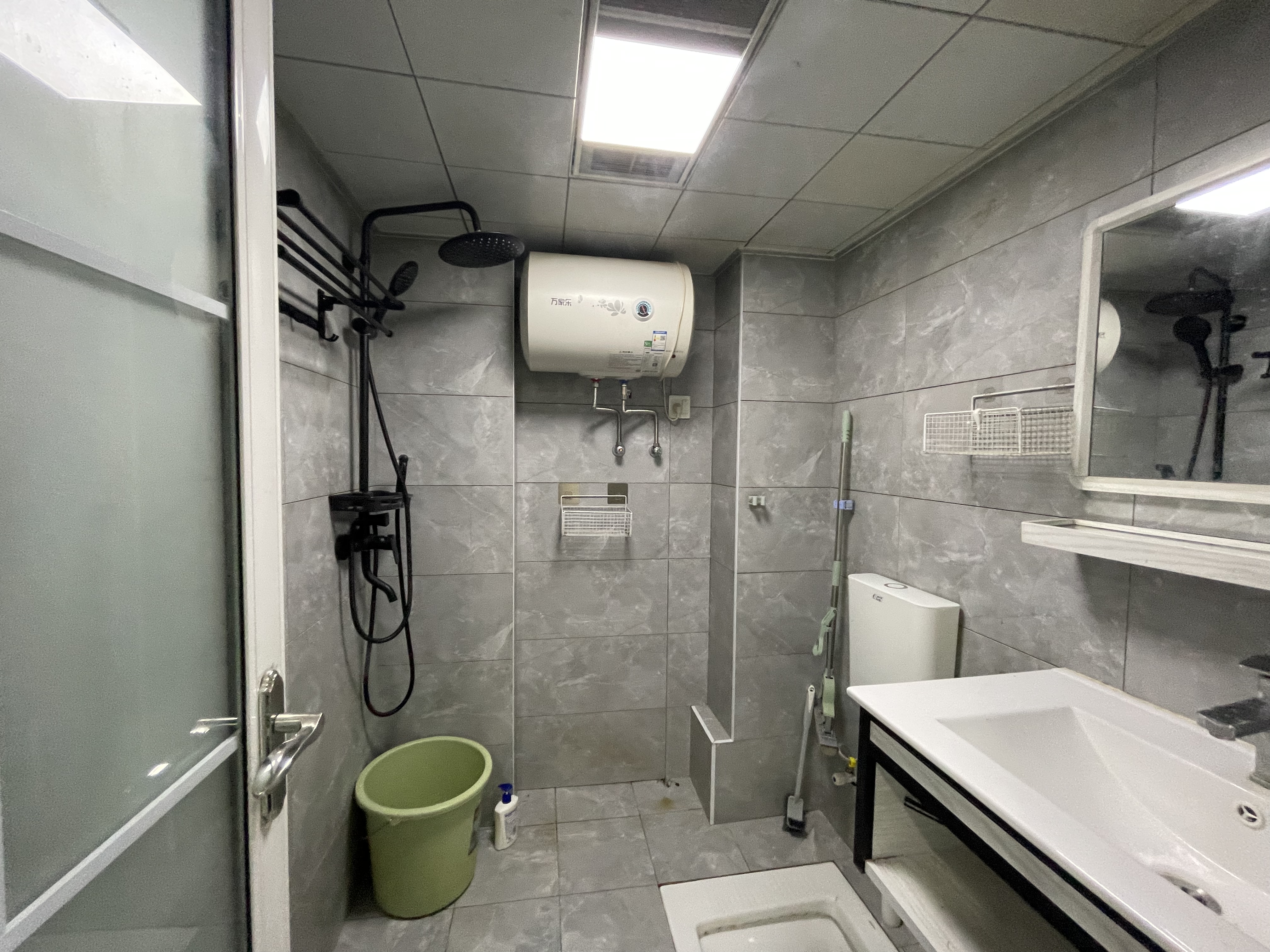 白金汉宫 1室1厅1卫 28.0万 白金汉宫 1室1厅1卫 28.0万室内图