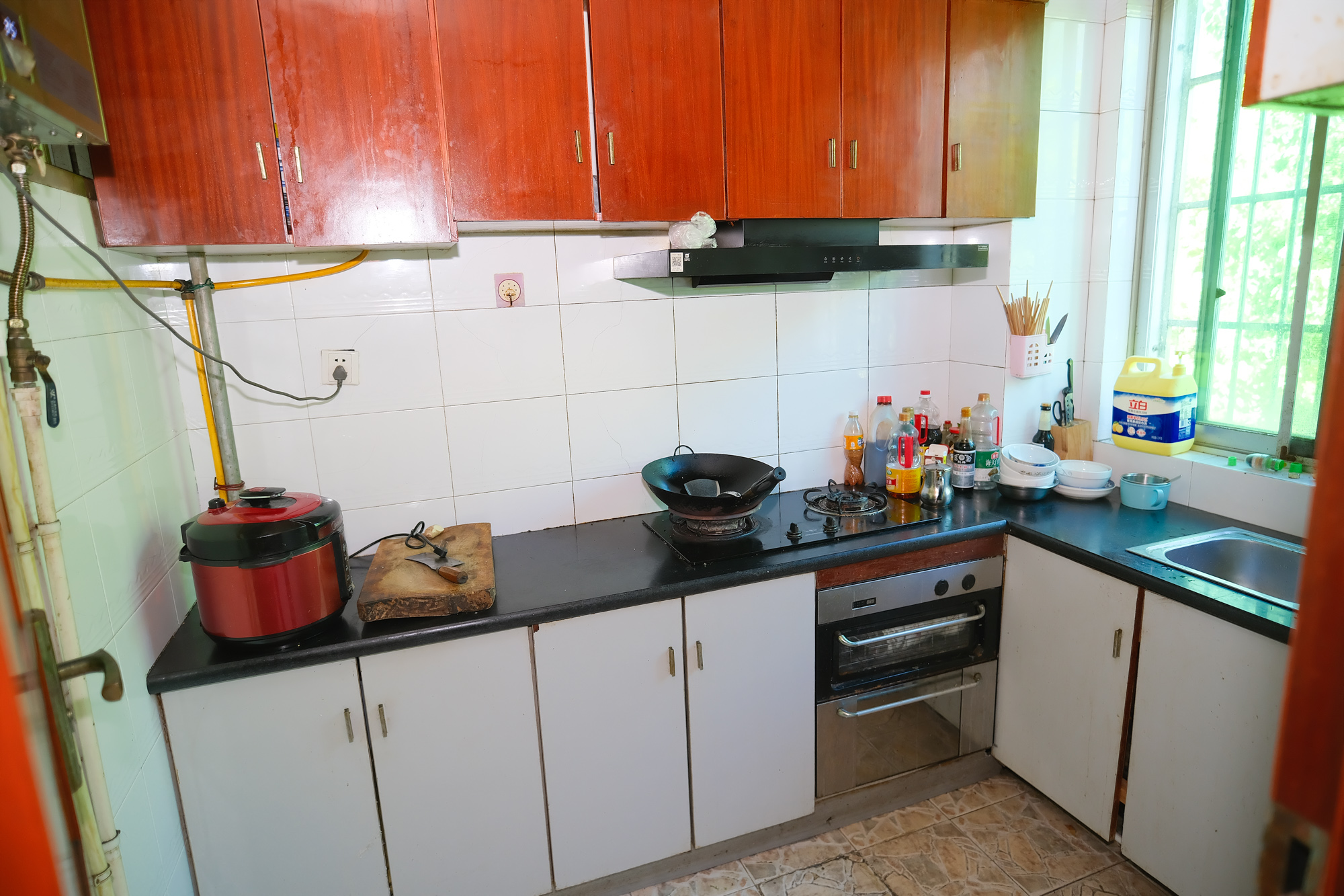 中南汽车世界  2室2厅1卫    39.8万 中南汽车世界  2室2厅1卫    39.8万厨房