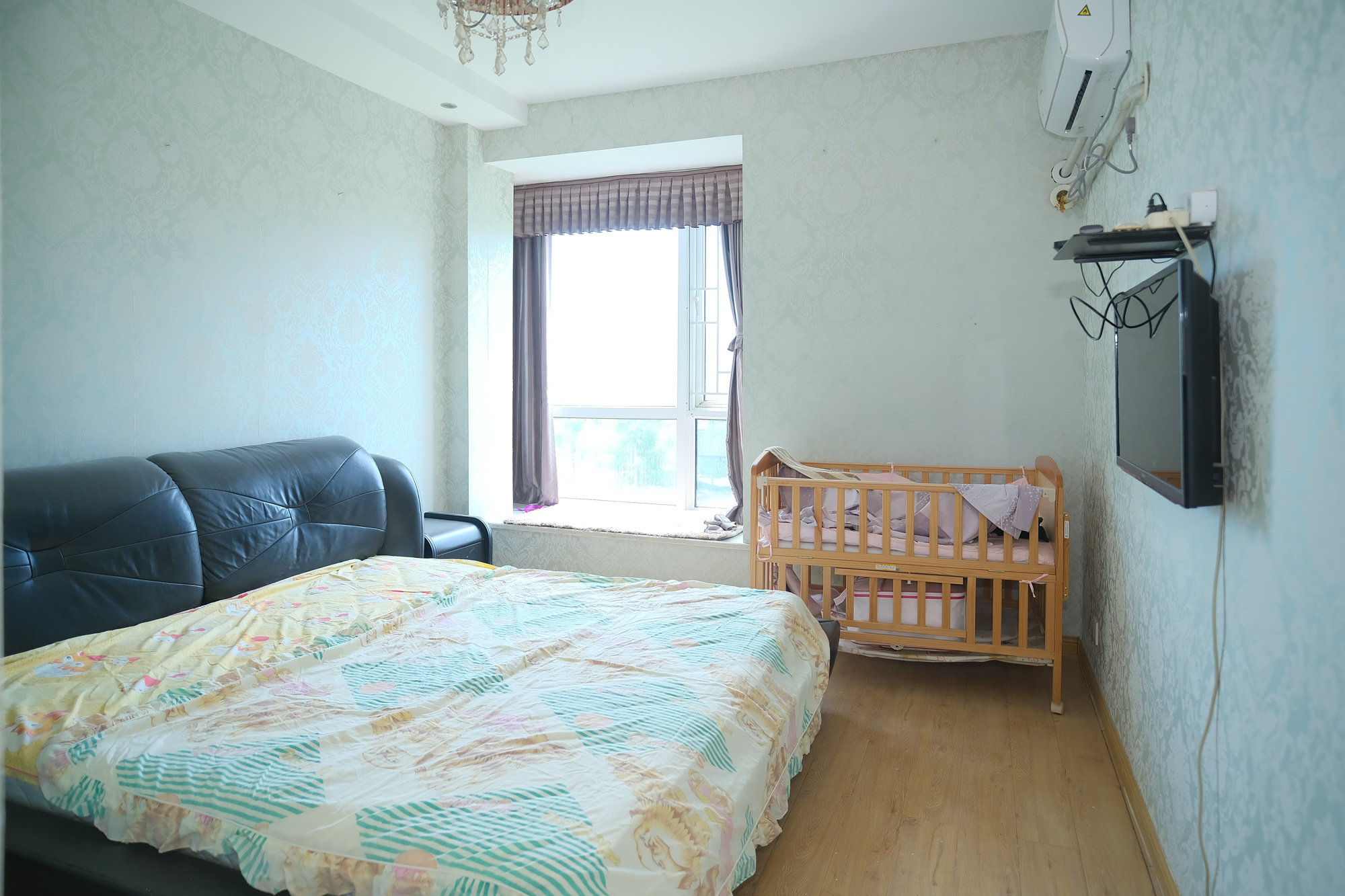 山水湾  3室2厅2卫   97.00万卧室