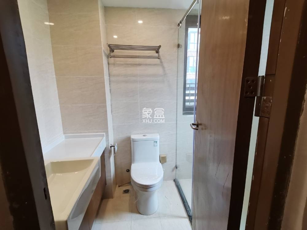 翡翠公园(北大资源) 4室2厅2卫 112.0万 翡翠公园(北大资源) 4室2厅2卫 112.0万室内图