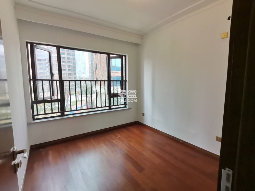 翡翠公园(北大资源) 4室2厅2卫 112.0万 翡翠公园(北大资源) 4室2厅2卫 112.0万室内图