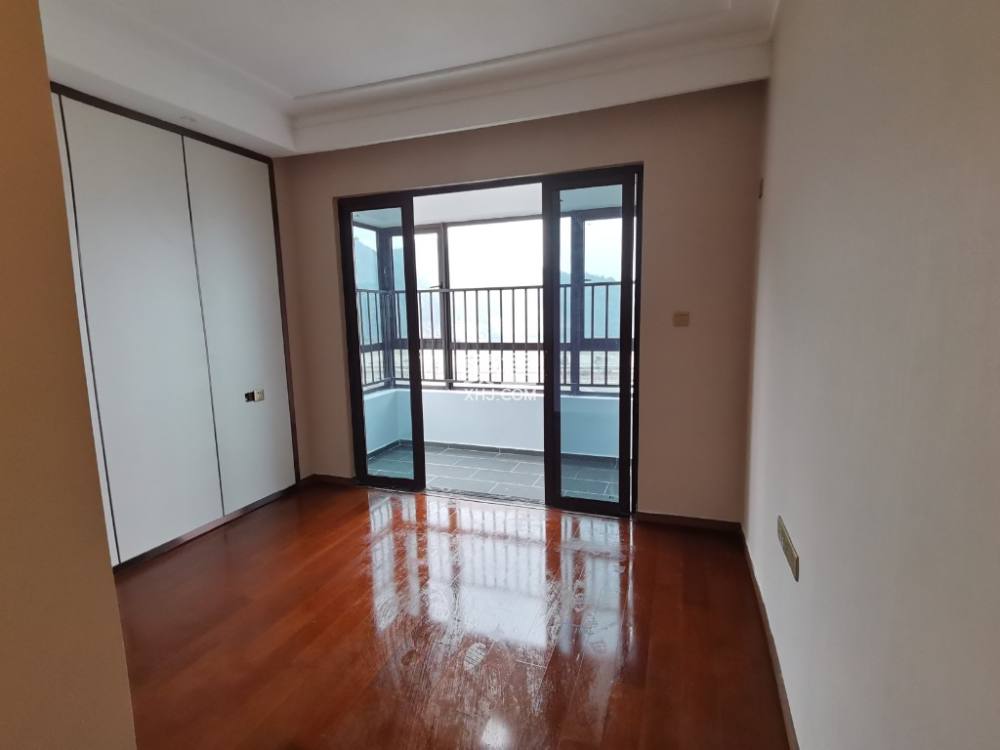 翡翠公园(北大资源) 4室2厅2卫 112.0万 翡翠公园(北大资源) 4室2厅2卫 112.0万室内图