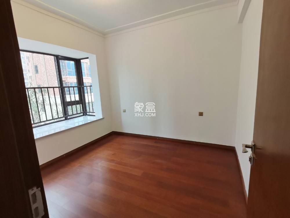 翡翠公园(北大资源) 4室2厅2卫 112.0万 翡翠公园(北大资源) 4室2厅2卫 112.0万室内图