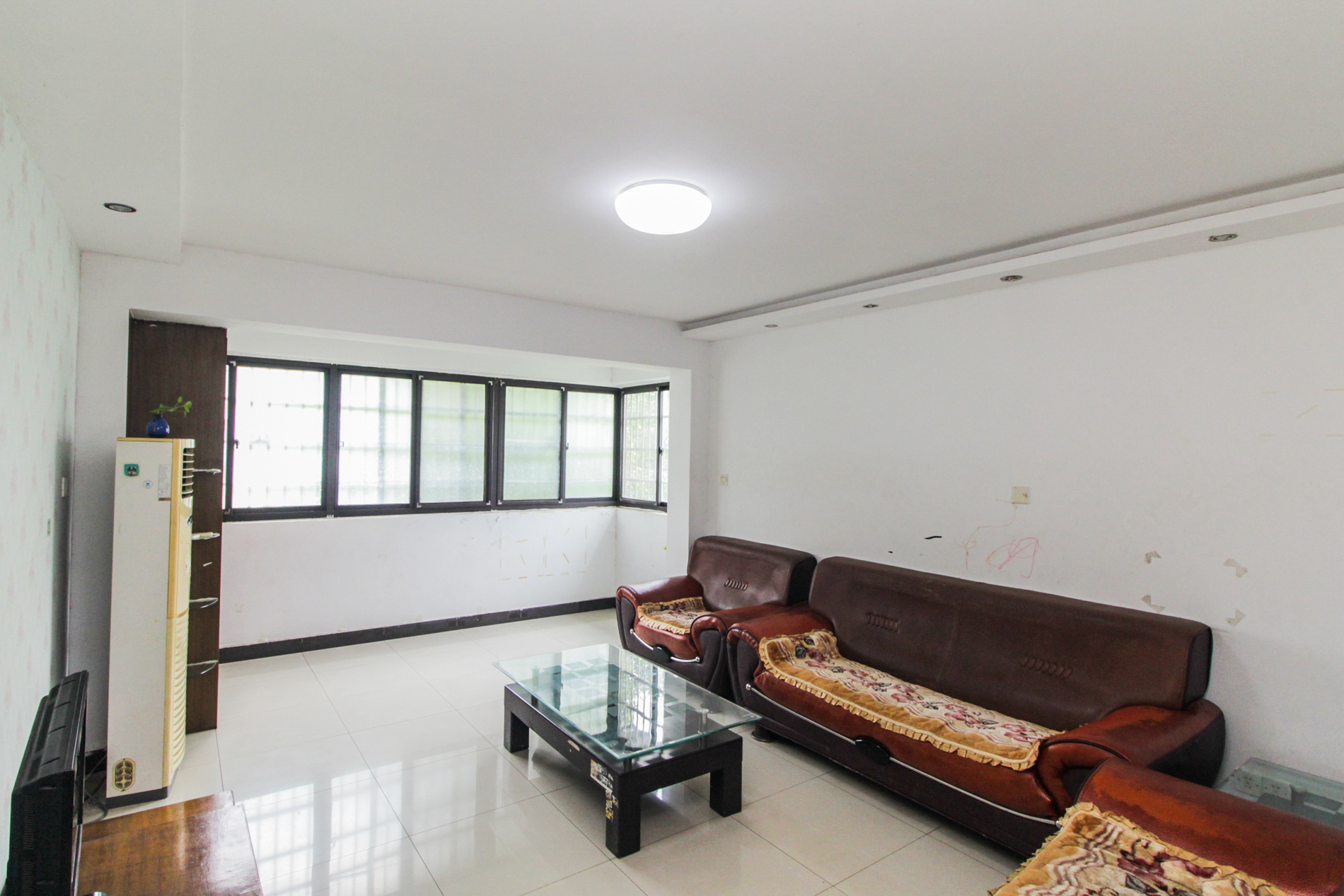 德馨园 2室2厅1卫 43.8万 德馨园 2室2厅1卫 43.8万客厅