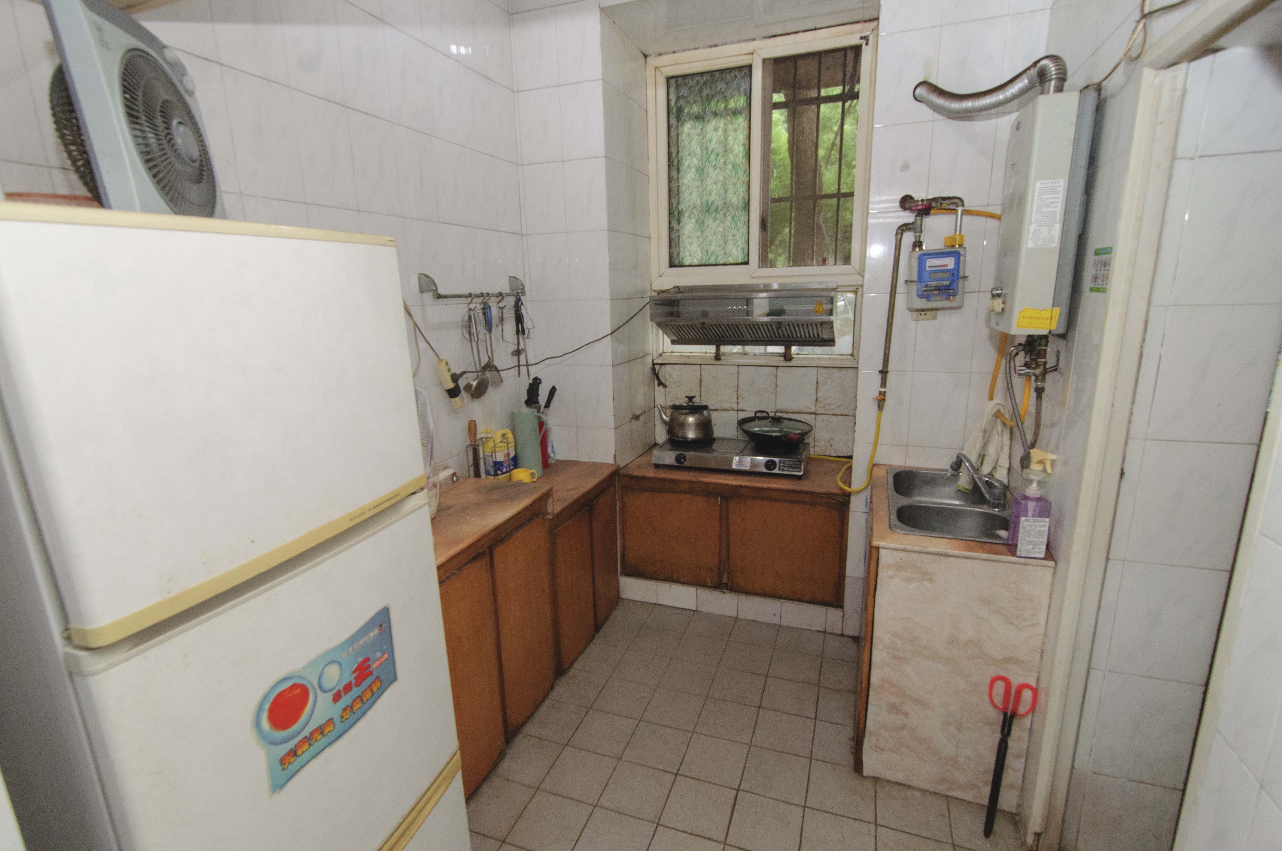 南湖路水工機(jī)械廠宿舍  3室1廳1衛(wèi)    53.0萬(wàn)廚房