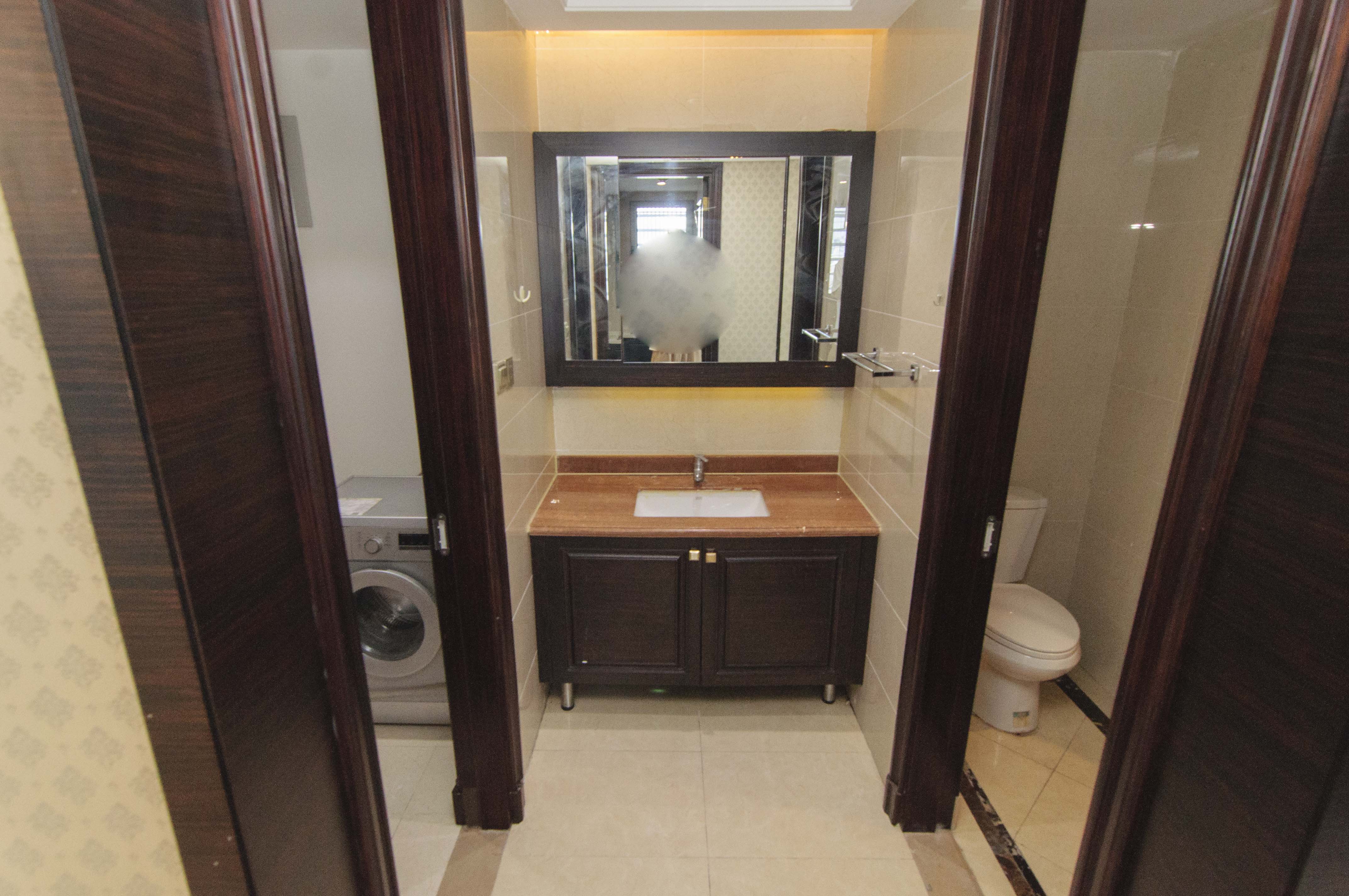 华远国际公寓  2室2厅1卫    178.0万卫生间