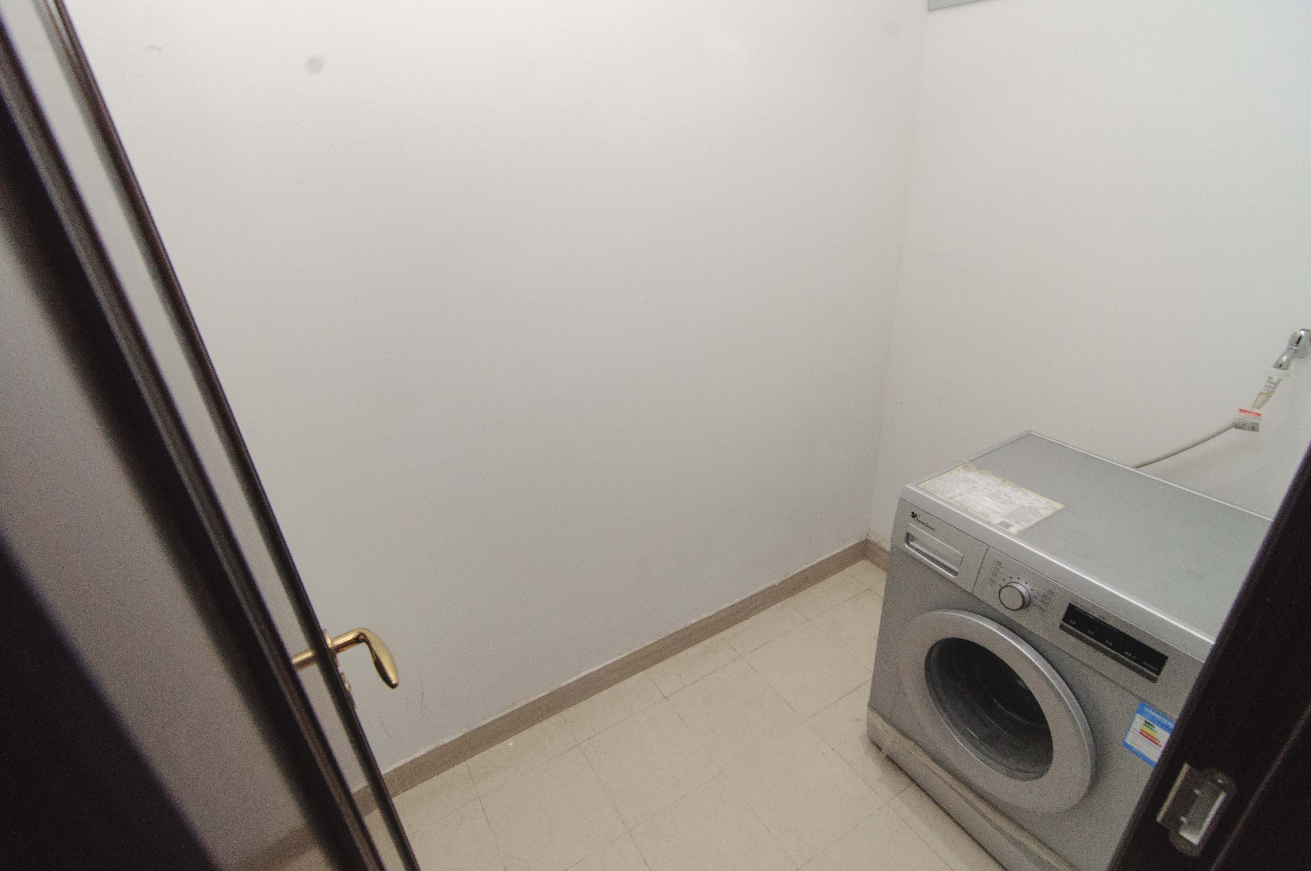 华远国际公寓  2室2厅1卫    178.0万卫生间