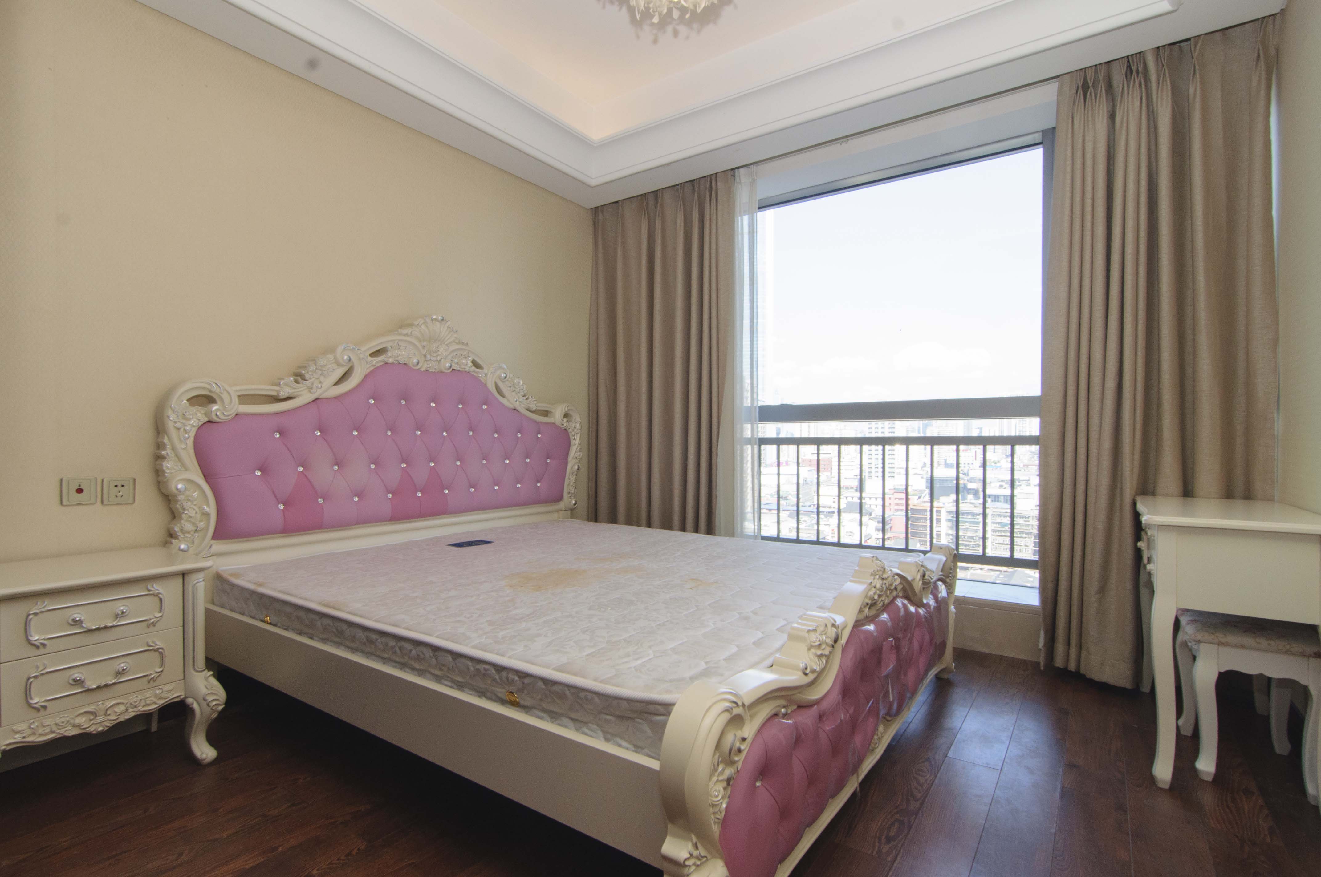 华远国际公寓  2室2厅1卫    178.0万卧室