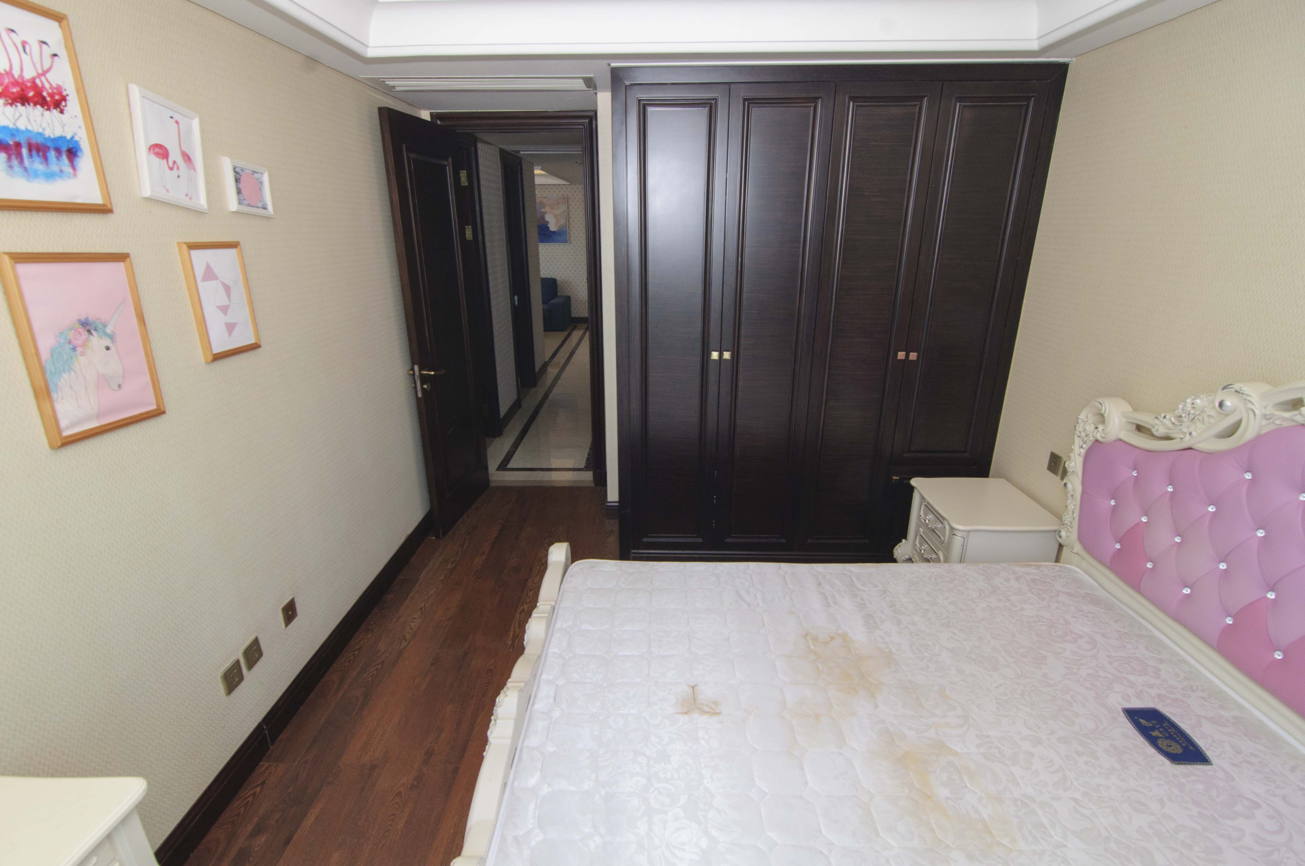 华远国际公寓  2室2厅1卫    178.0万卧室