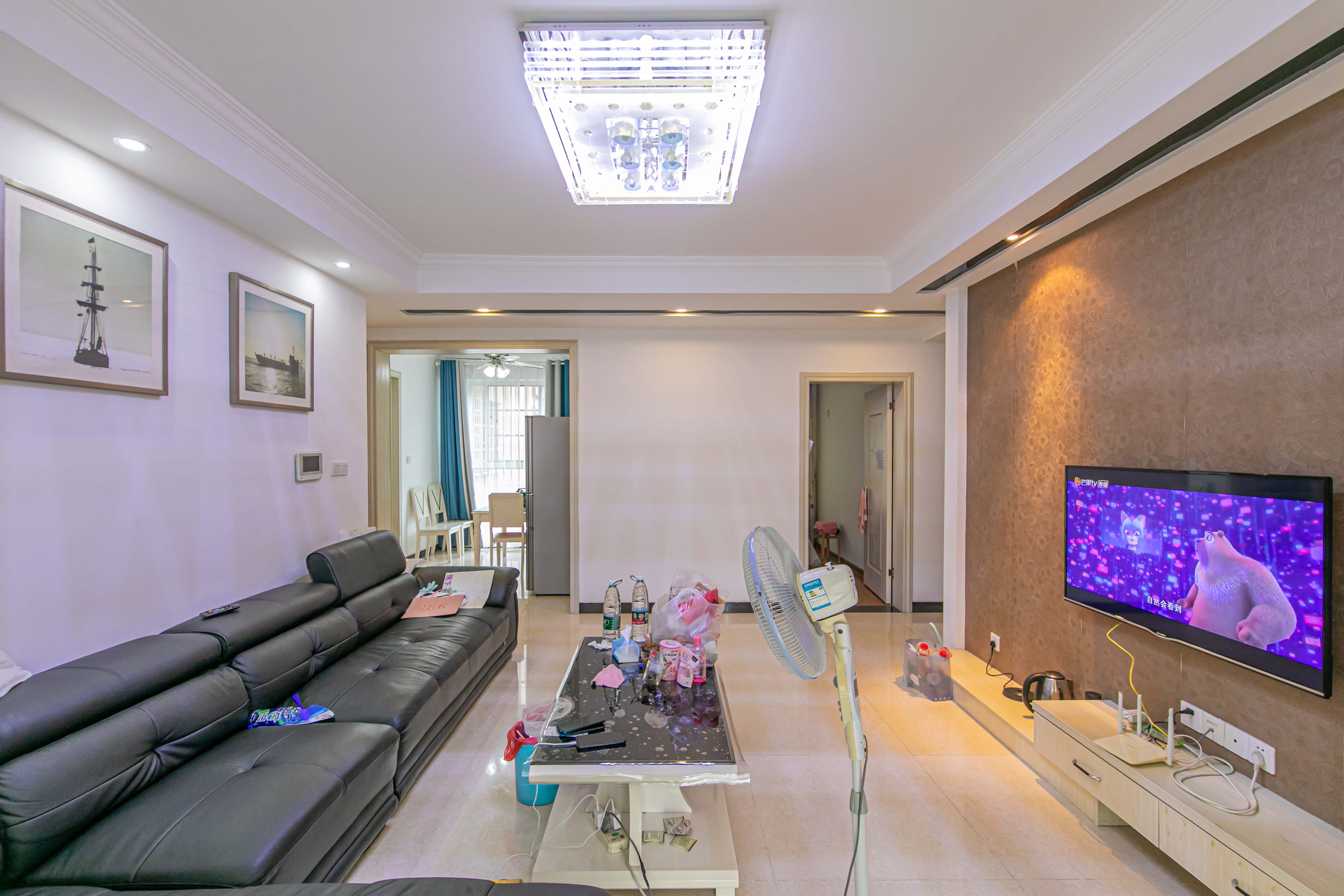 泊林晶城 3室2厅2卫 79.8万 泊林晶城 3室2厅2卫 79.8万客厅