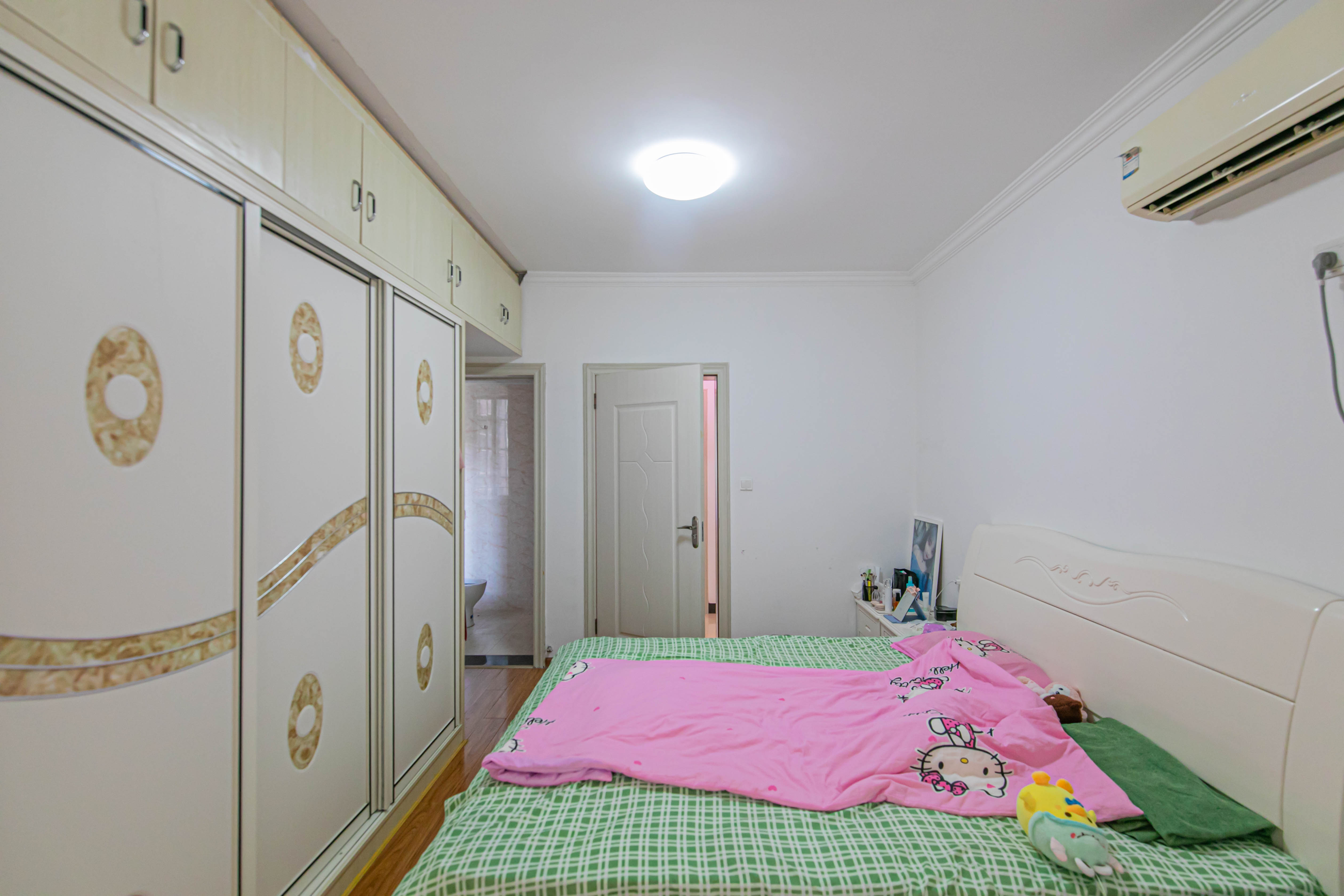 泊林晶城 3室2厅2卫 79.8万 泊林晶城 3室2厅2卫 79.8万卧室