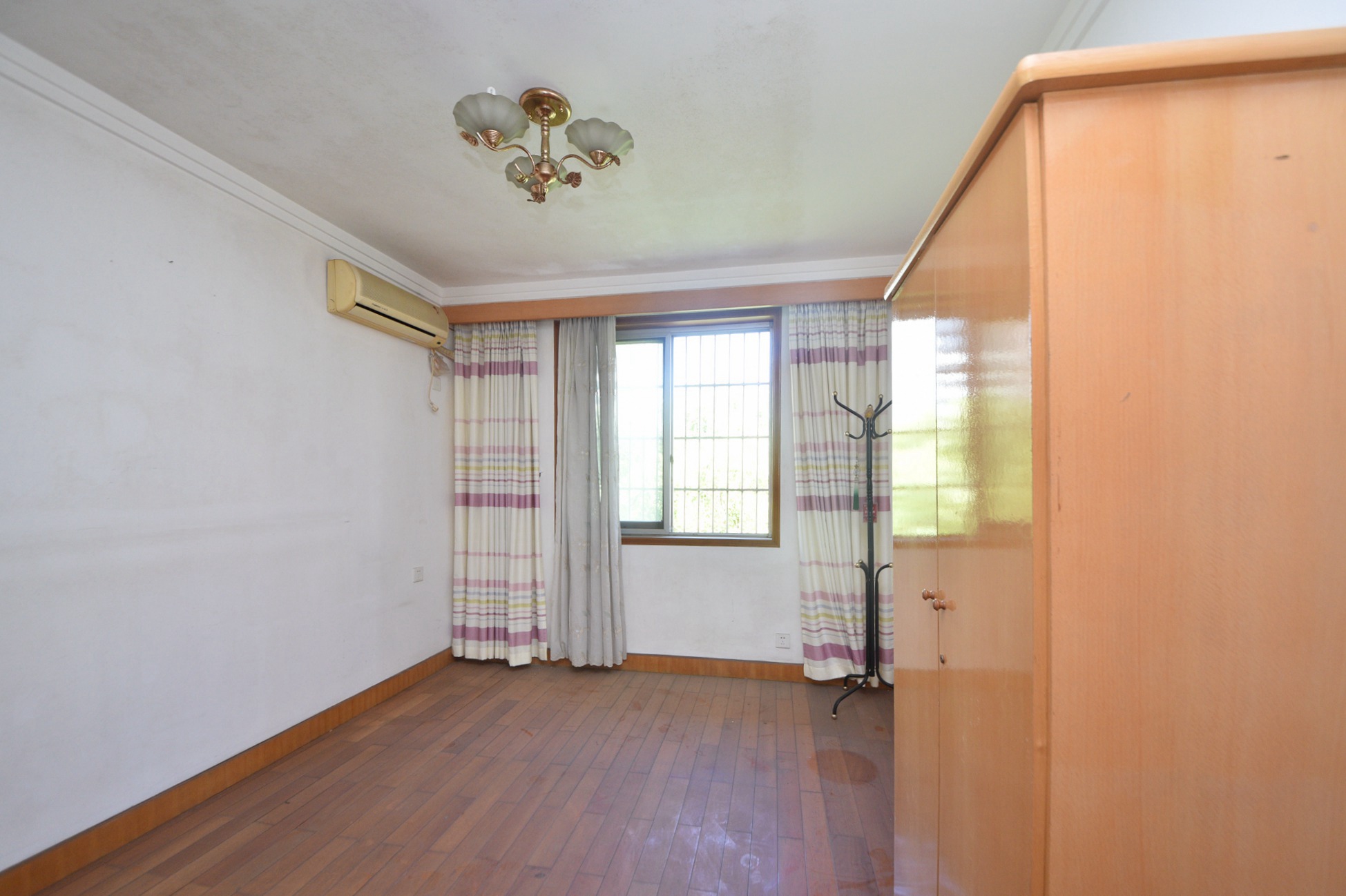 福乐名园  4室2厅2卫    168.0万卧室