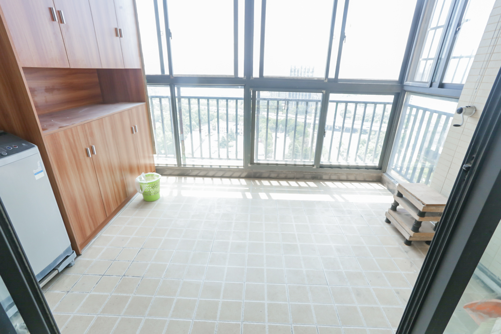 萊茵城  3室2廳1衛(wèi)    92.0萬陽臺