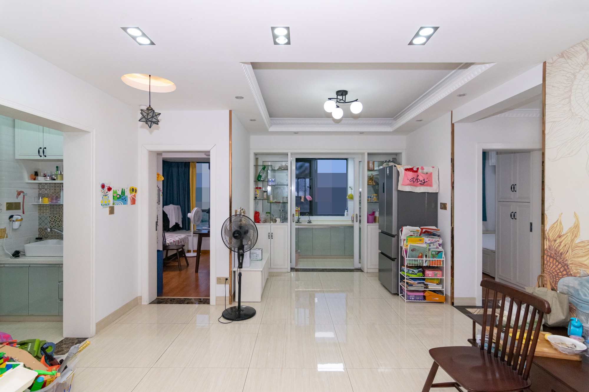 澳海澜庭 3室2厅2卫 65.0万 澳海澜庭 3室2厅2卫 65.0万客厅