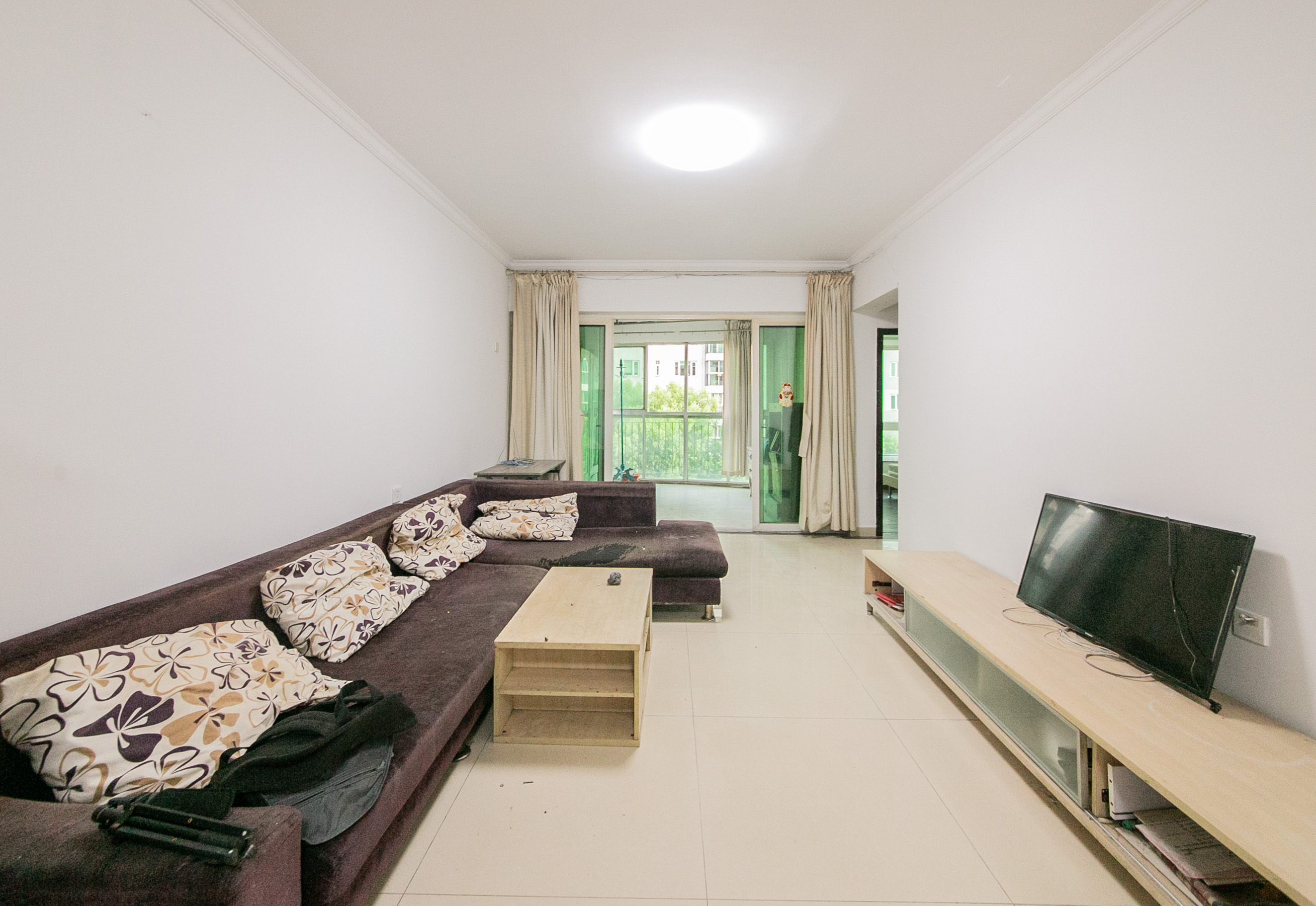 珠江花城一期桂苑  2室2厅1卫    83.96万客厅